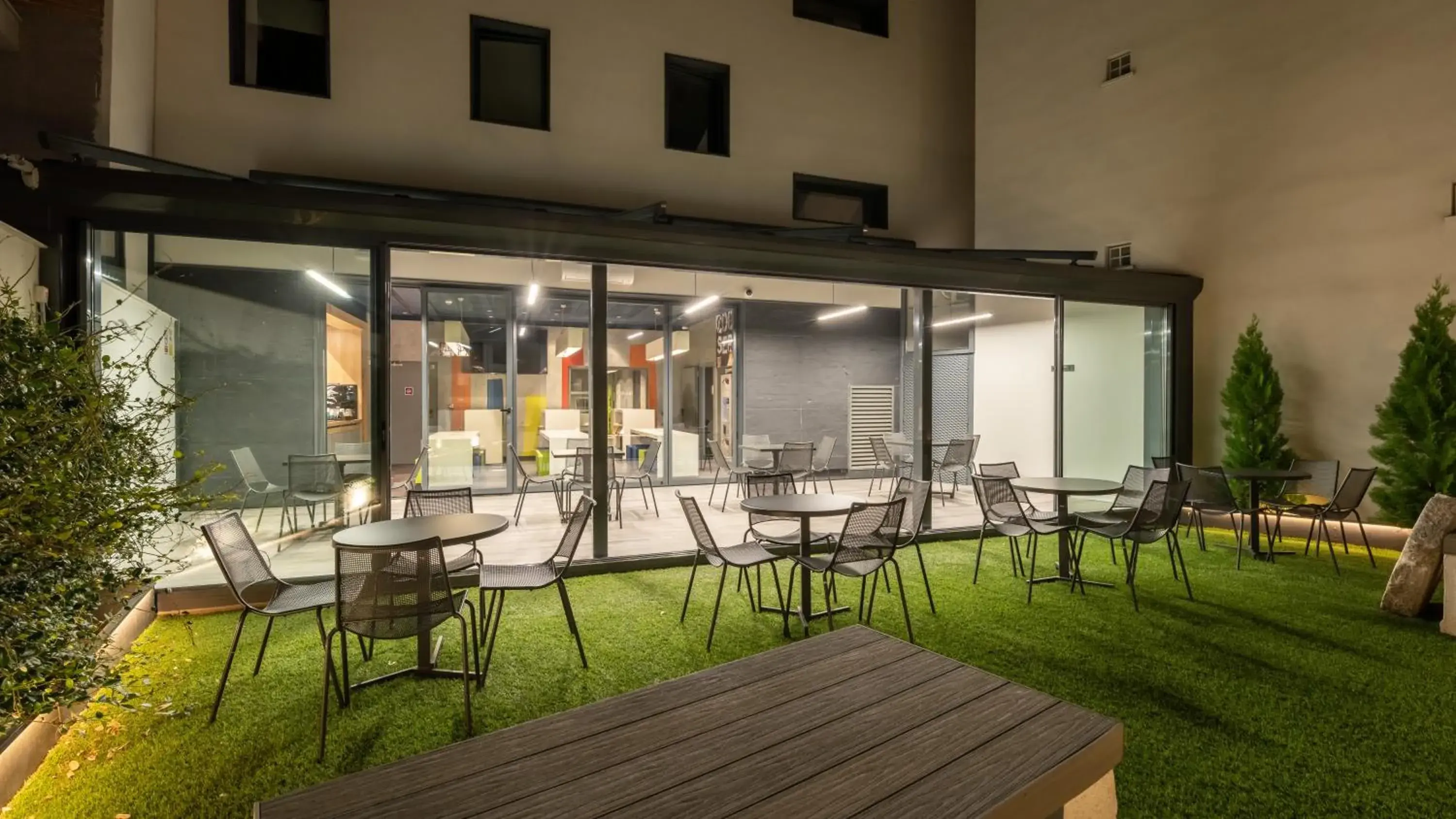 Property building, Restaurant/Places to Eat in ibis budget Madrid Centro Lavapies