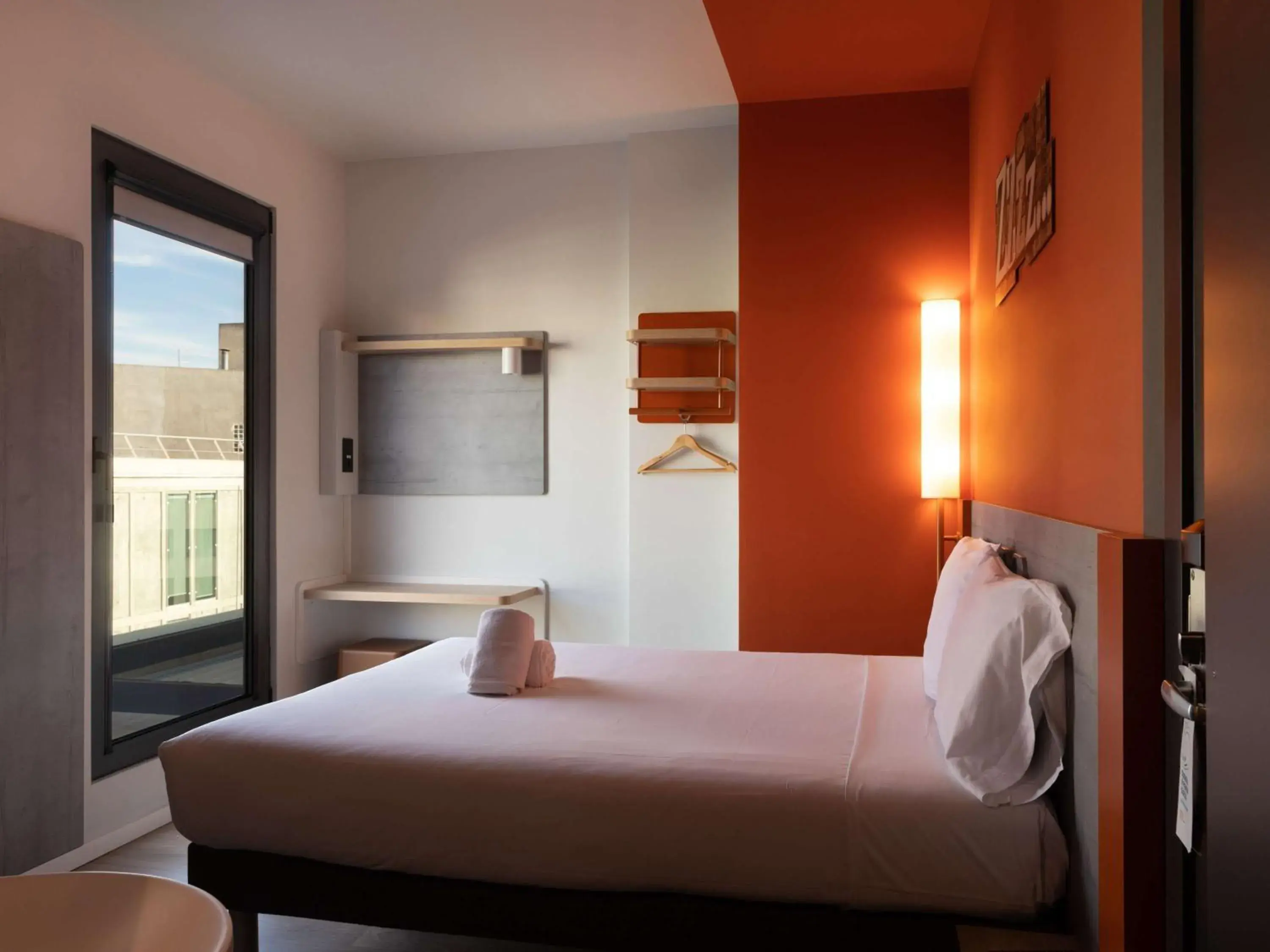 Bedroom, Bed in ibis budget Madrid Centro Lavapies