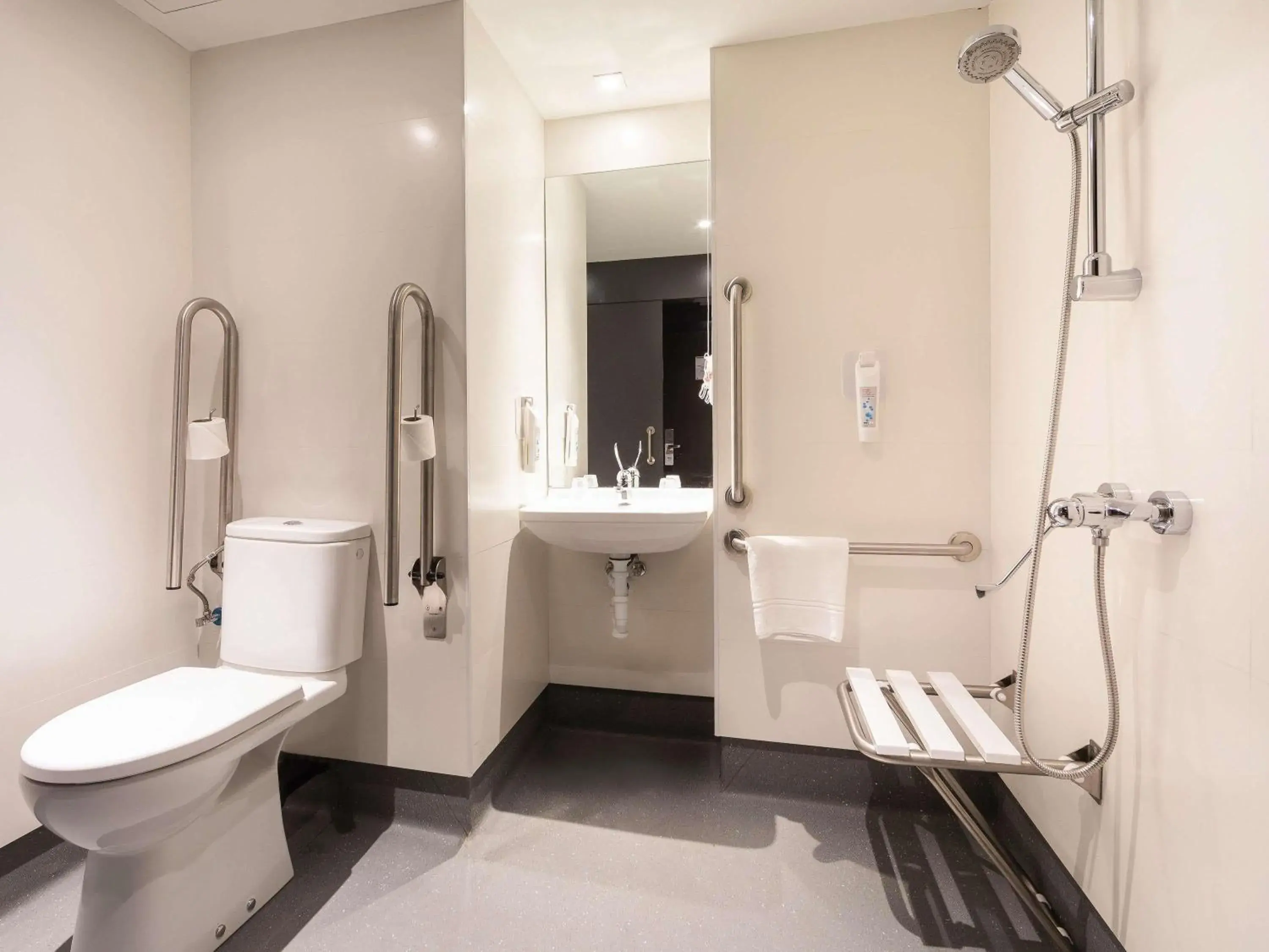 Bedroom in Ibis Budget Madrid Centro Lavapies Bedroom in Ibis Budget Madrid Centro Lavapies