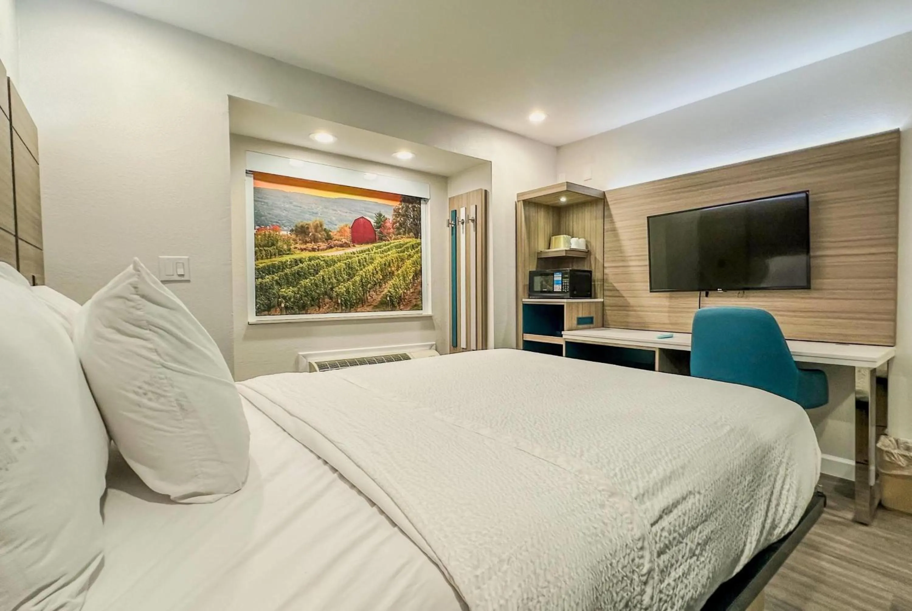 Photo of the whole room, Bed in Baymont by Wyndham Henrietta - Rochester