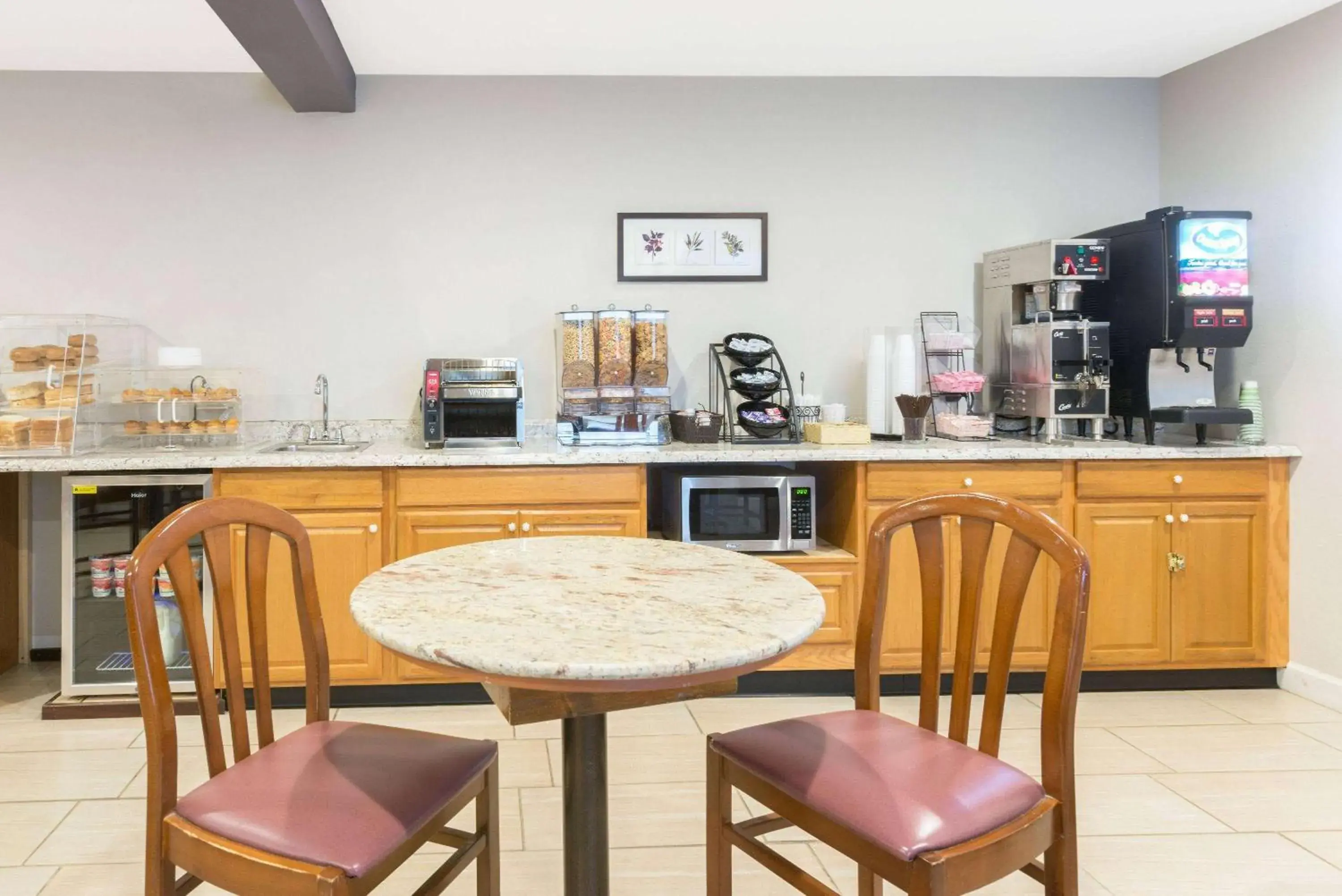 Breakfast in Microtel Inn by Wyndham Henrietta Breakfast in Microtel Inn by Wyndham Henrietta