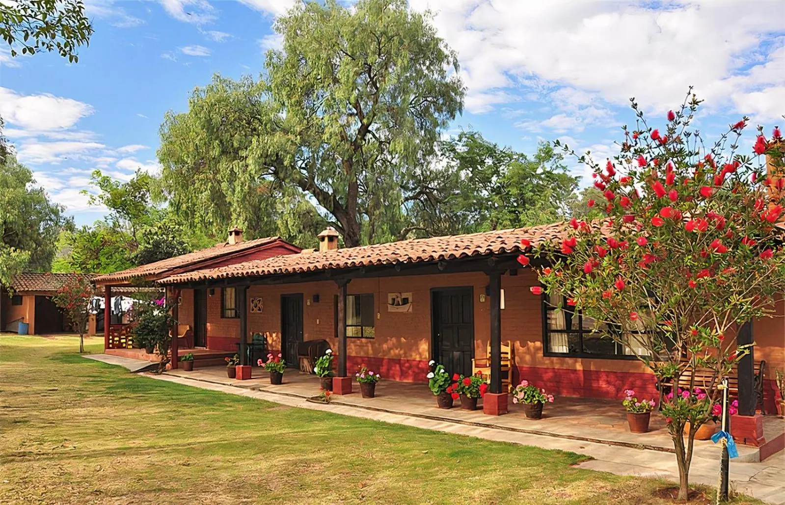 Property building in Villa Patzcuaro Garden Hotel