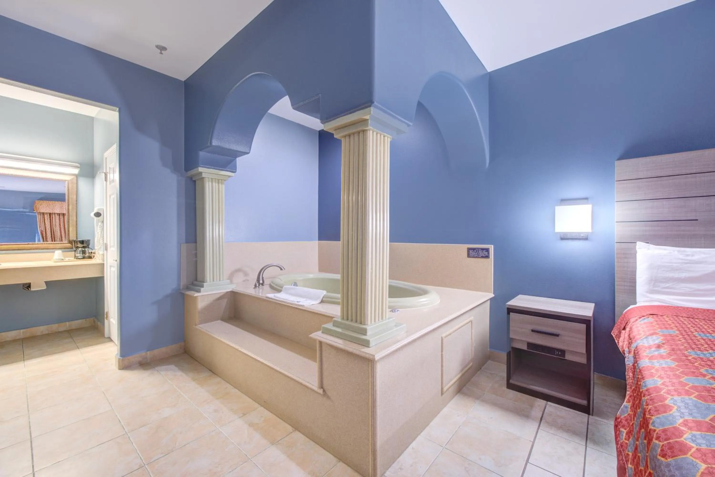 Hot Tub, Bed in Weslaco Inn by Capital O Near Mercedes