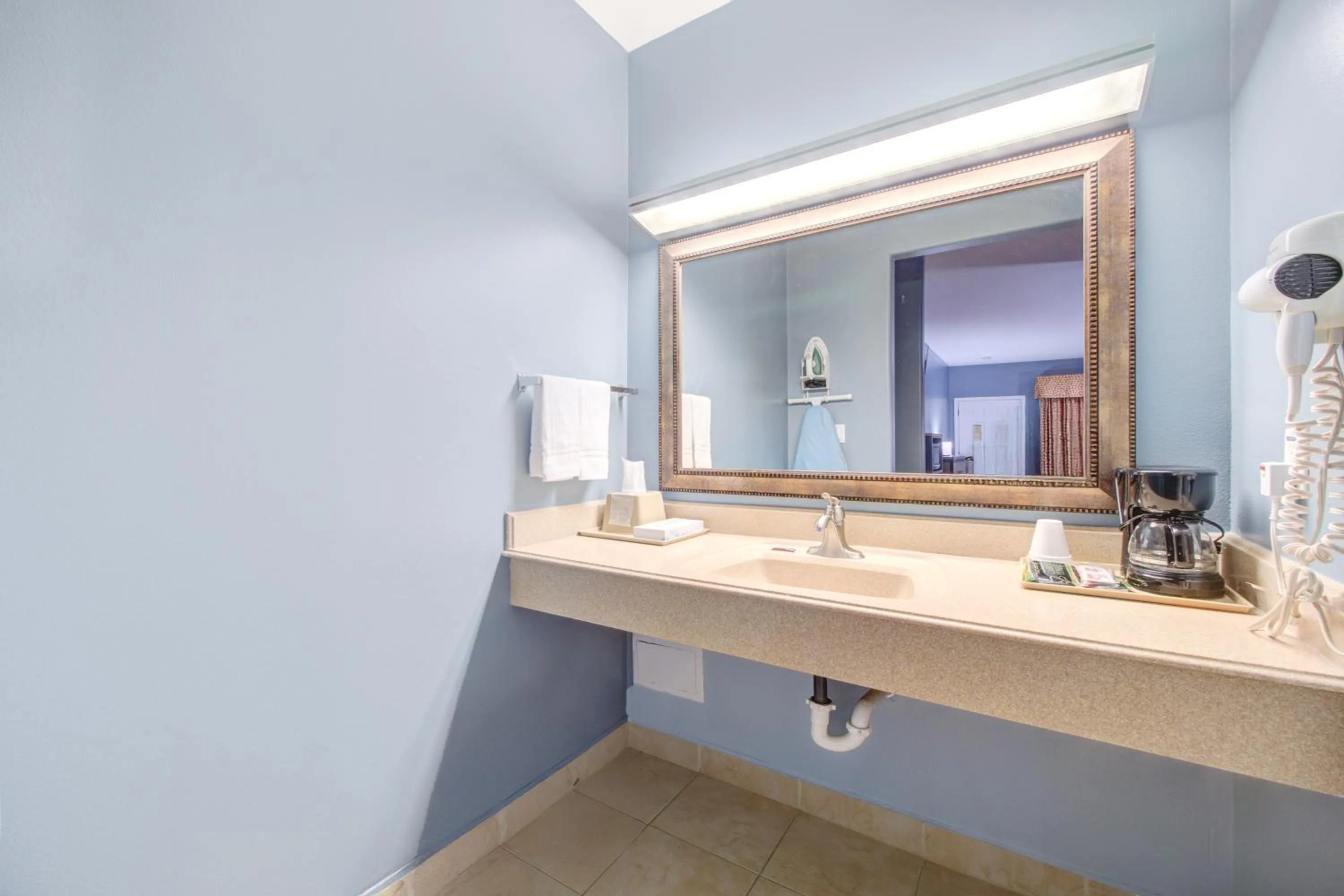 Bathroom in Weslaco Inn by Capital O Near Mercedes