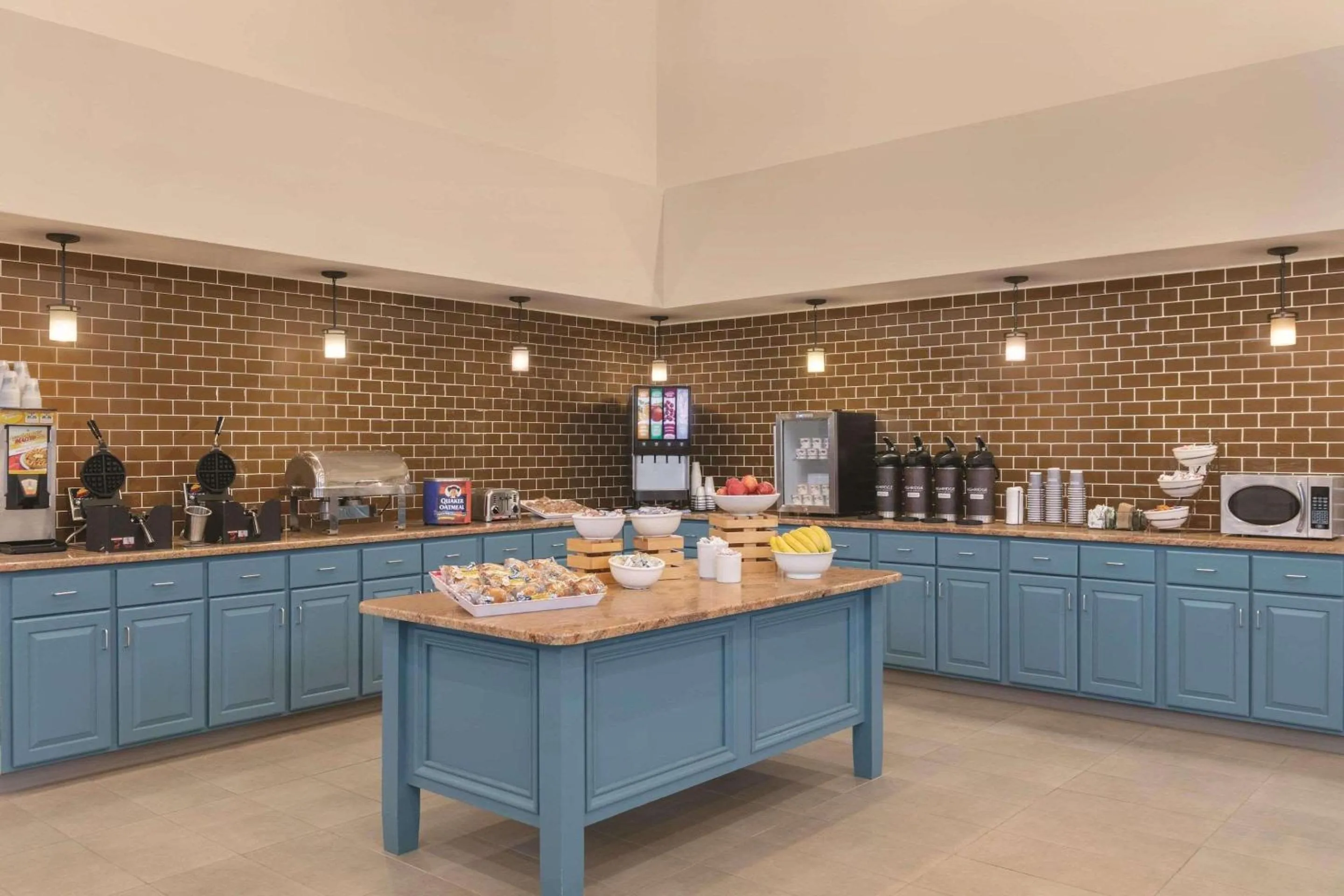 Breakfast in Country Inn & Suites by Radisson, London, KY