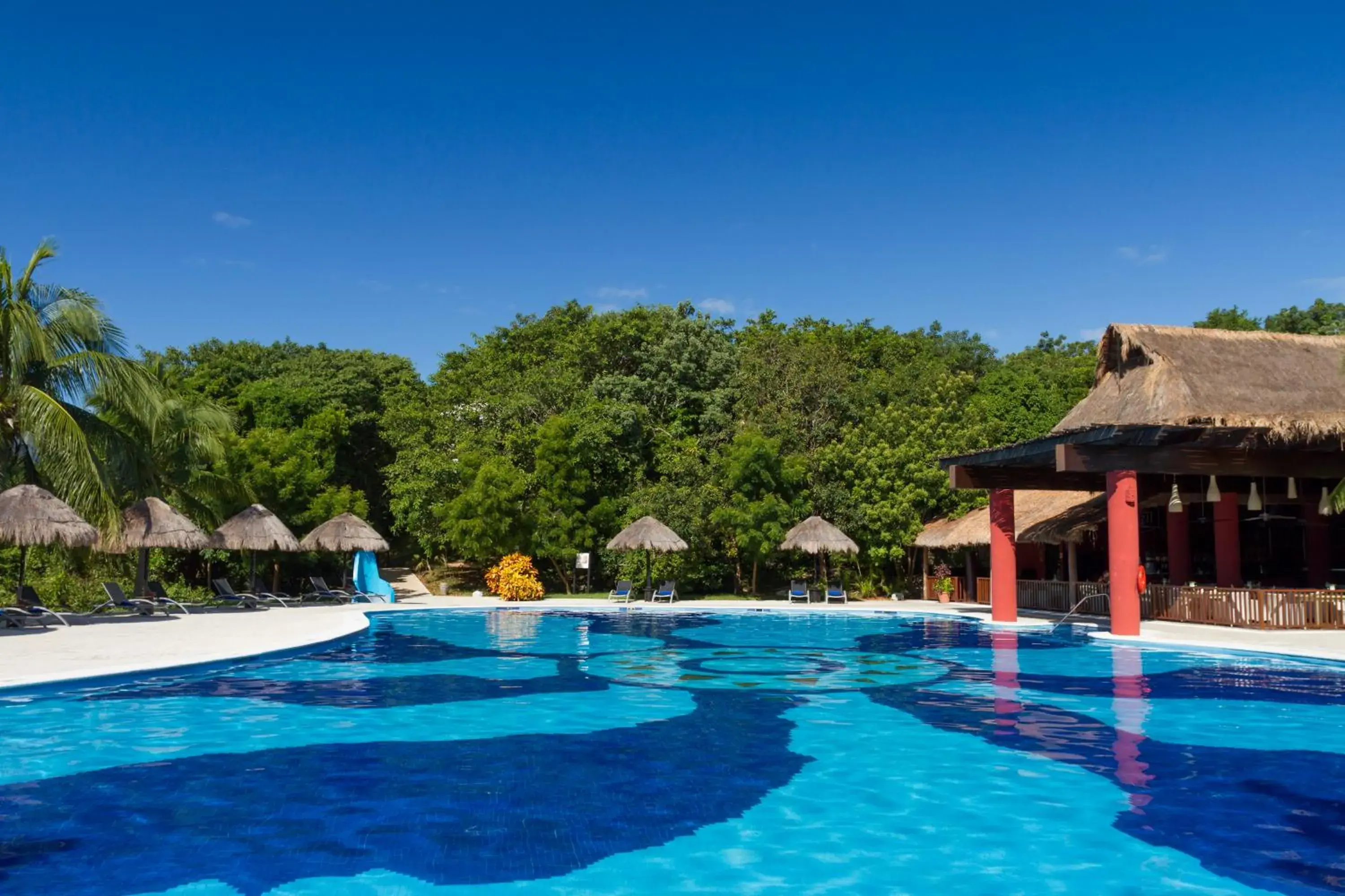 Swimming pool in Select Club at Sandos Caracol All Inclusive - Adults Only Area Swimming pool in Select Club at Sandos Caracol All Inclusive - Adults Only Area