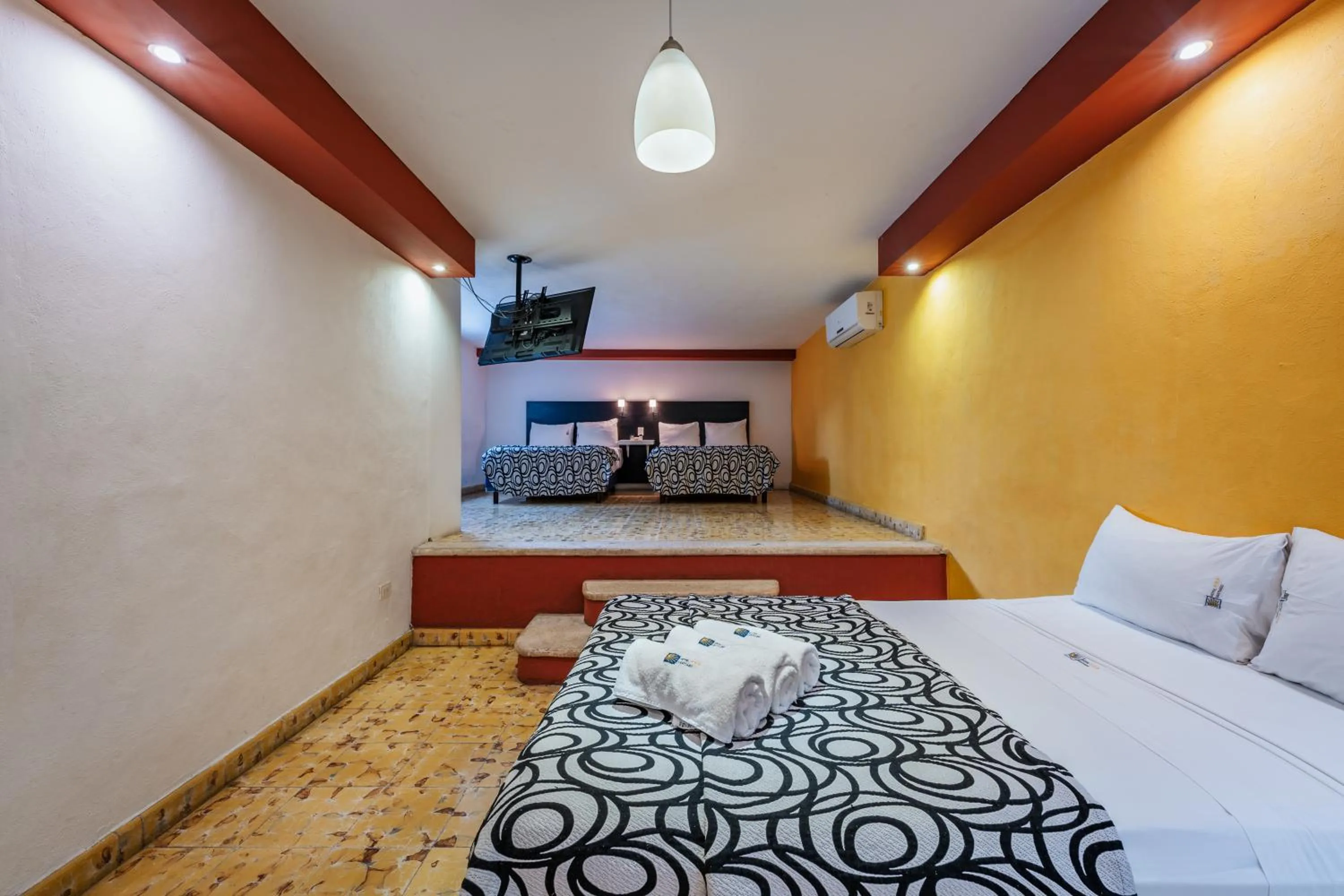 Photo of the whole room, Bed in Hotel Santiago