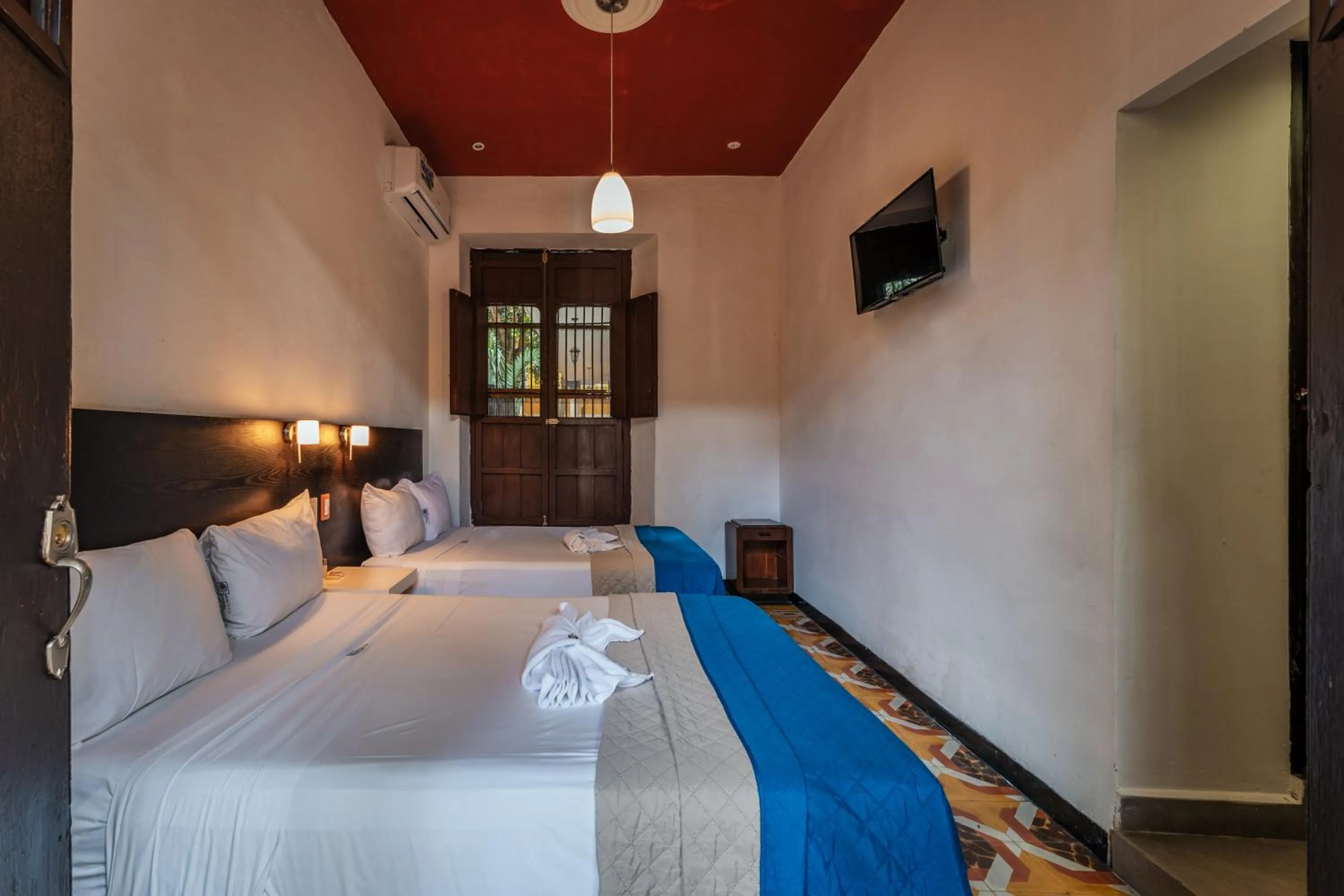 Photo of the whole room, Bed in Hotel Santiago