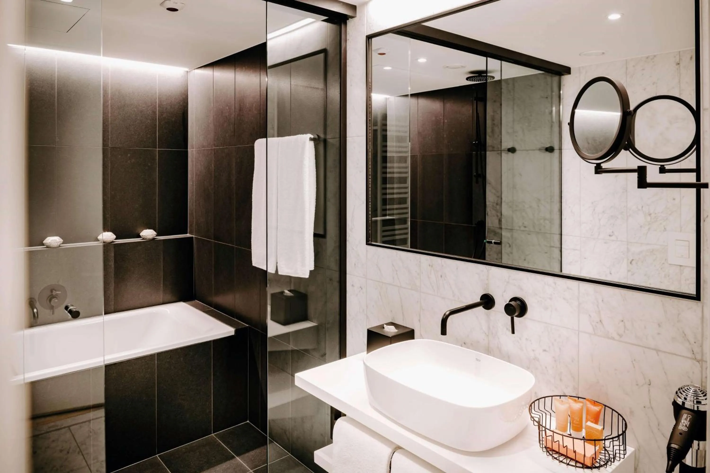 TV and multimedia in Vienna House by Wyndham Mokotow Warsaw