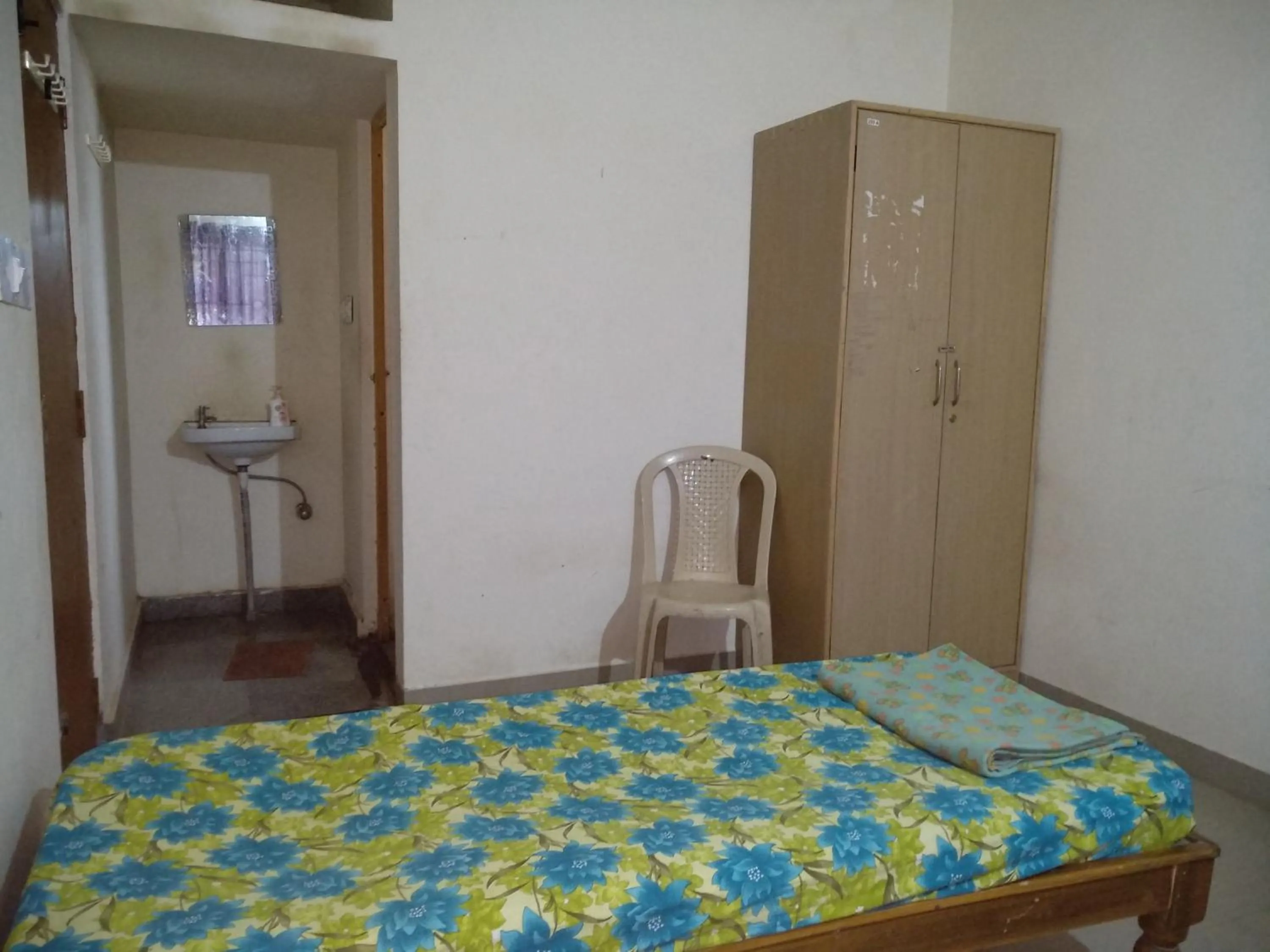 Other, Bed in Professionals Pride PG