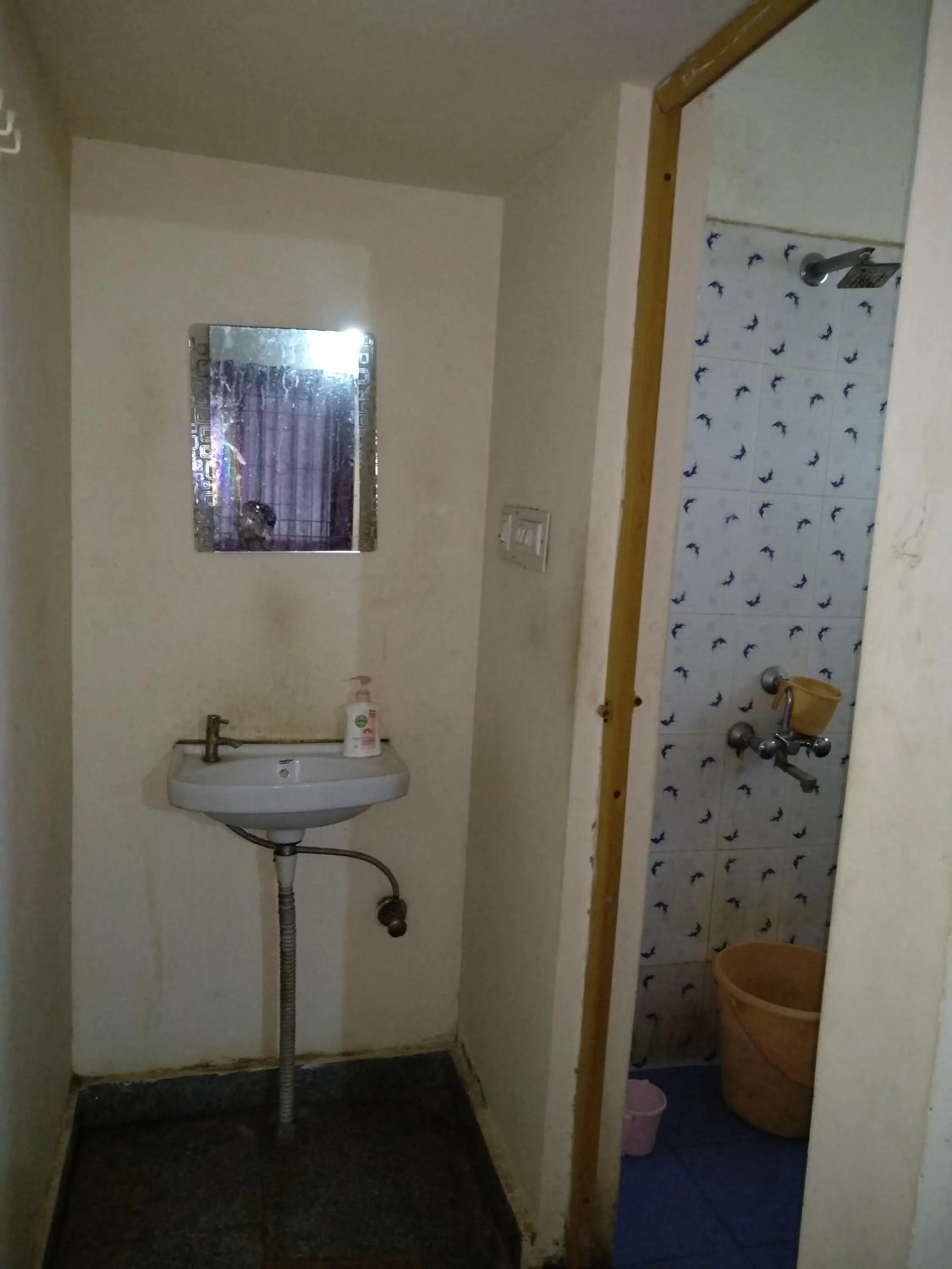 Area and facilities in Professionals Pride PG