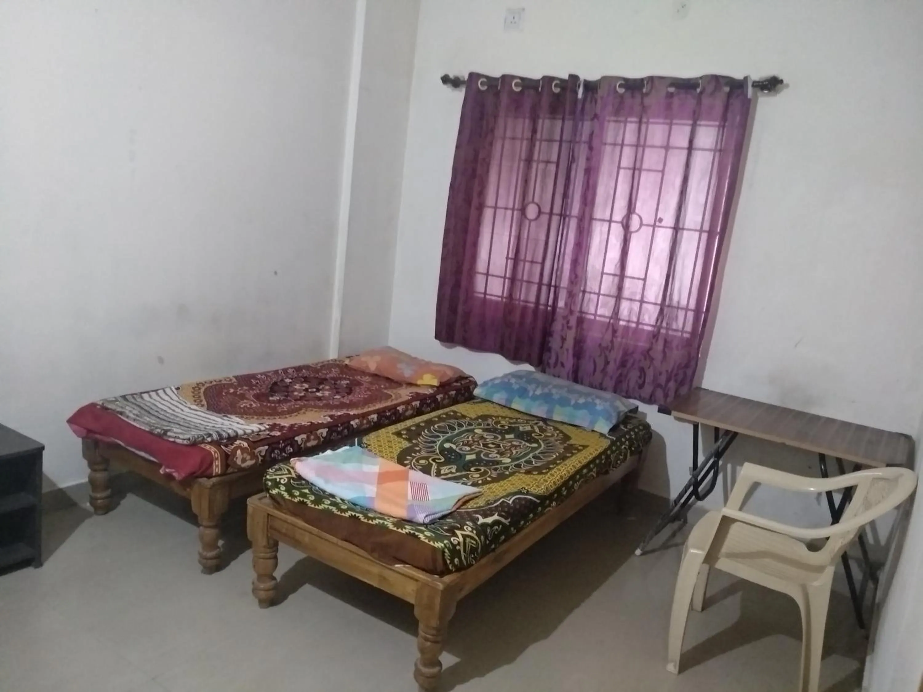 Photo of the whole room, Bed in Professionals Pride PG