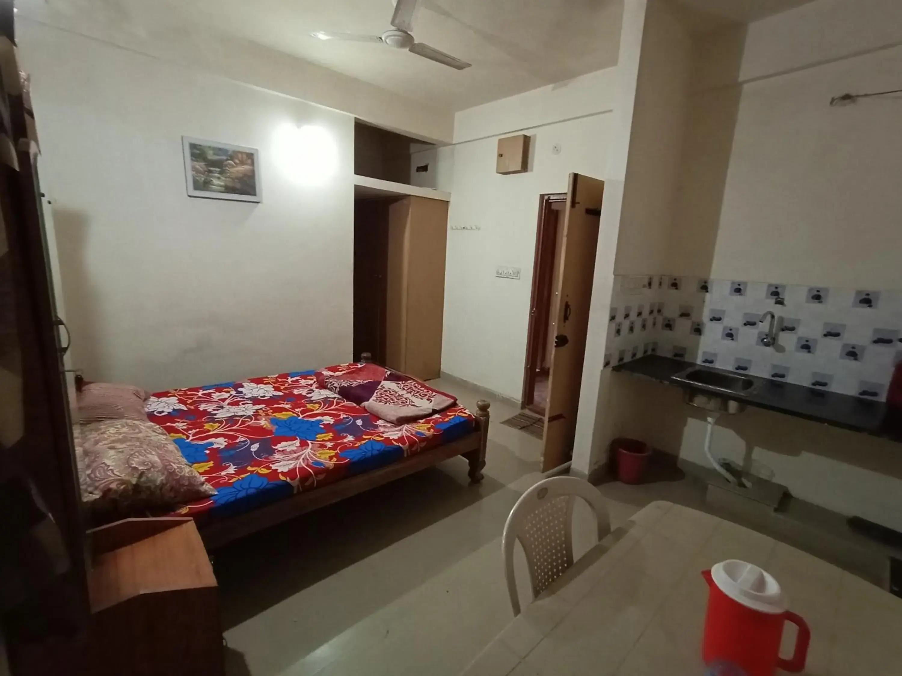 Queen Room - single occupancy in Professionals Pride PG Queen Room - single occupancy in Professionals Pride PG