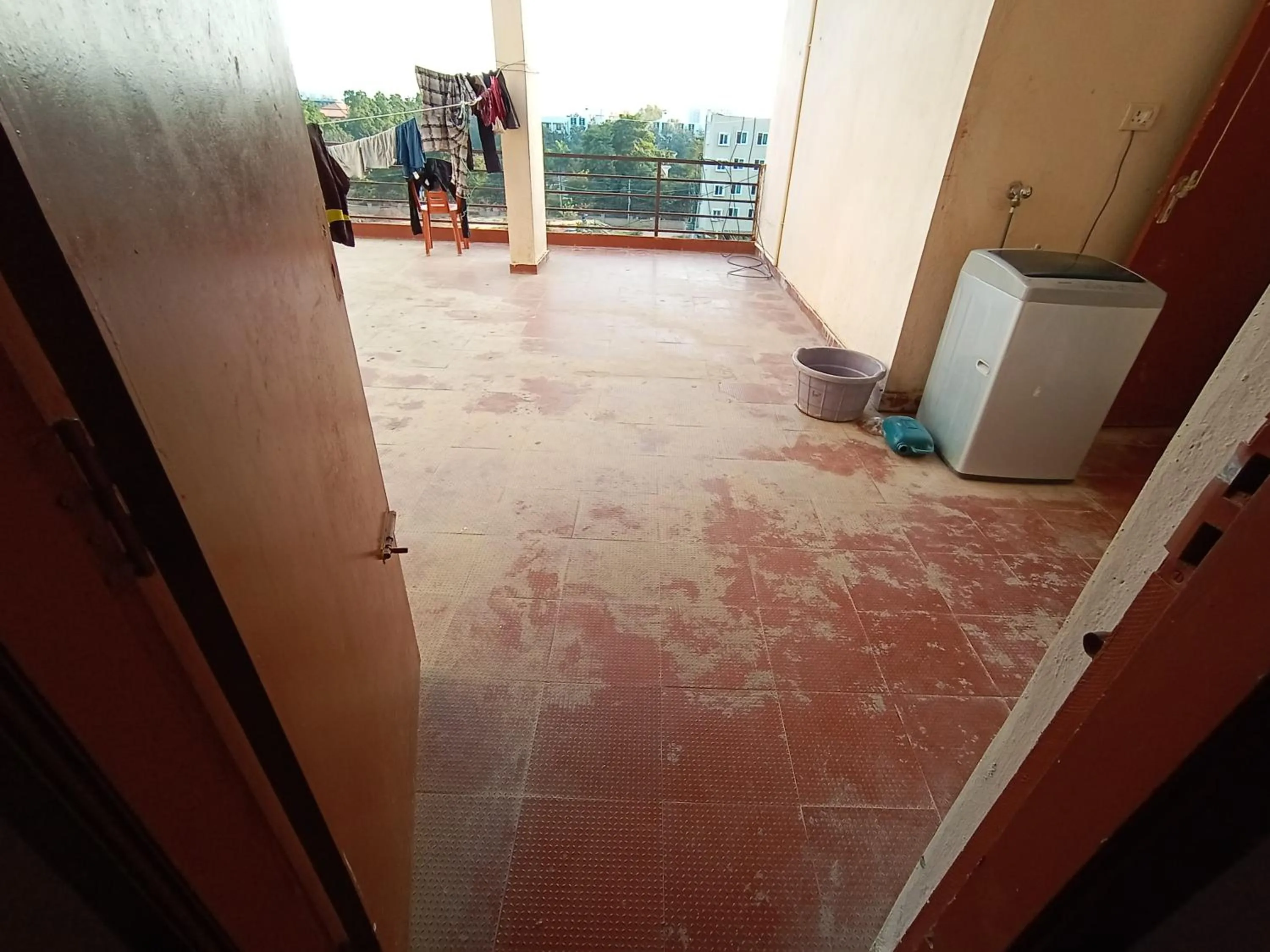 Area and facilities in Professionals Pride PG