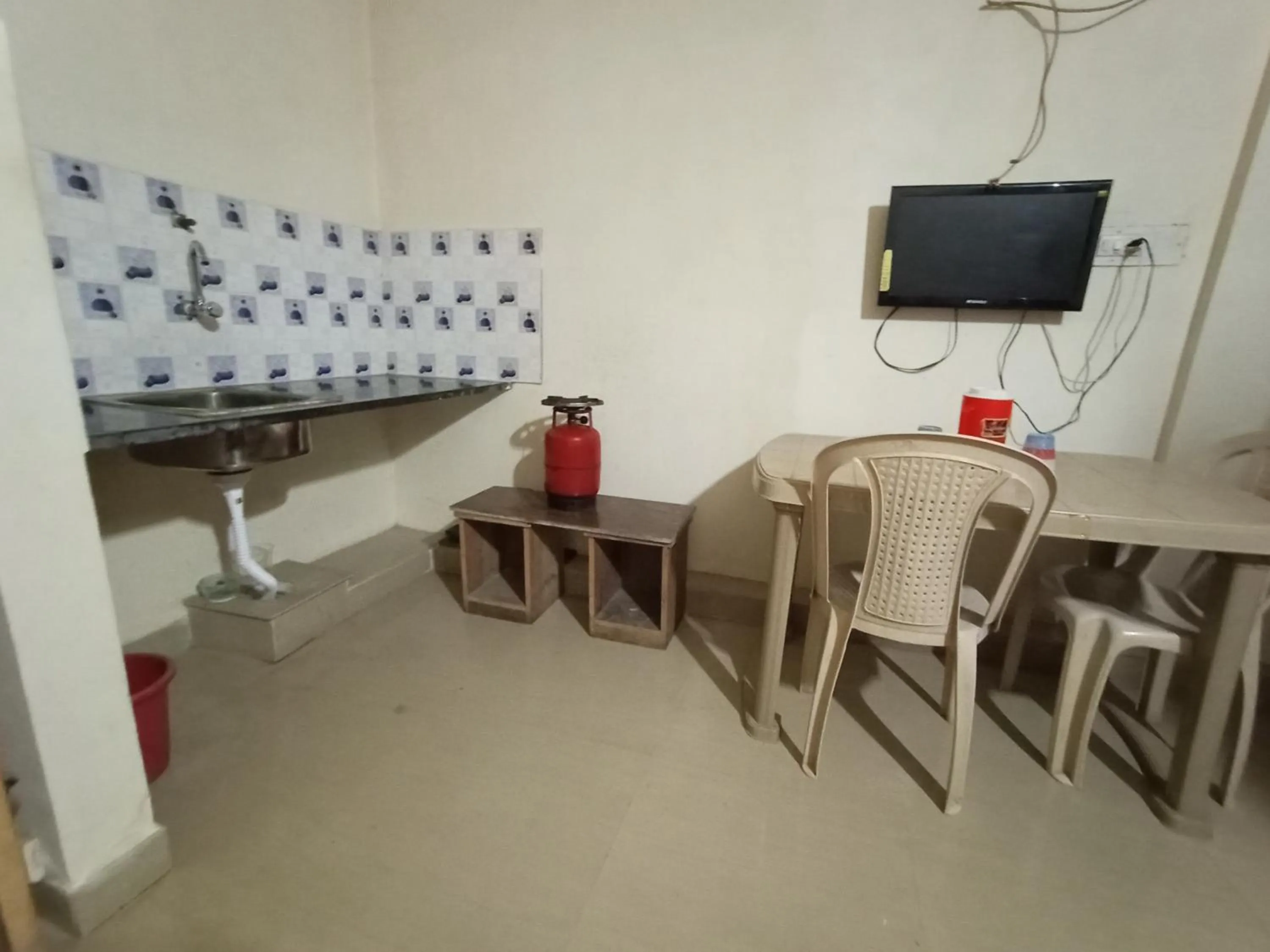 Kitchen or kitchenette in Professionals Pride PG