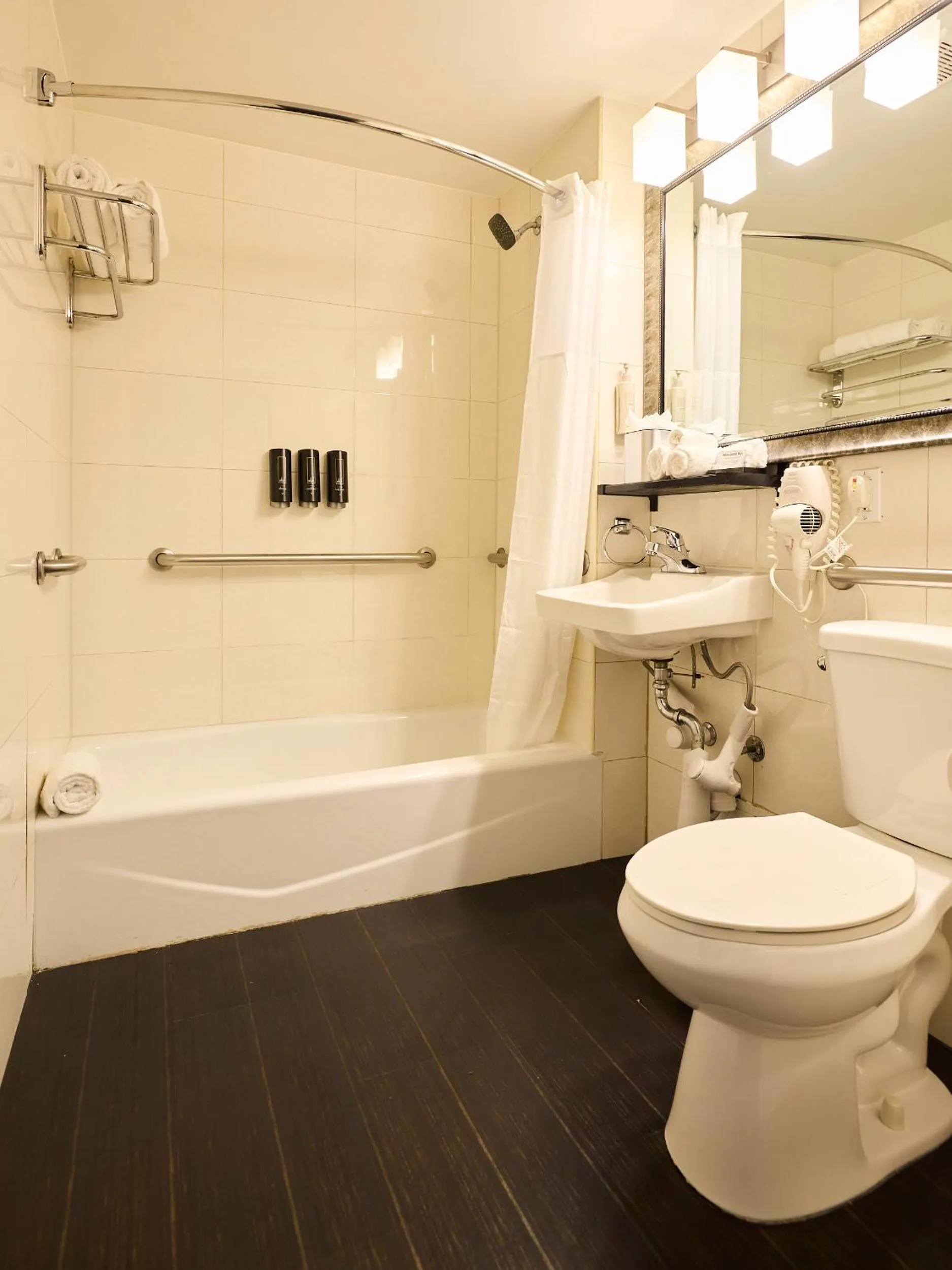 Bathroom in The Lodge Red Hook