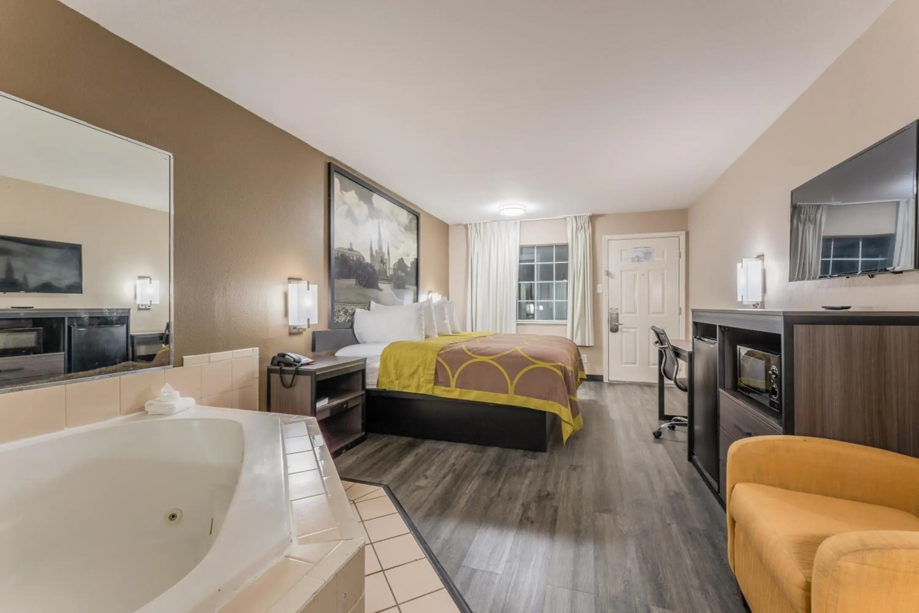 Hot Tub, Bed in Super 8 by Wyndham Lake Charles Northeast Hot Tub, Bed in Super 8 by Wyndham Lake Charles Northeast