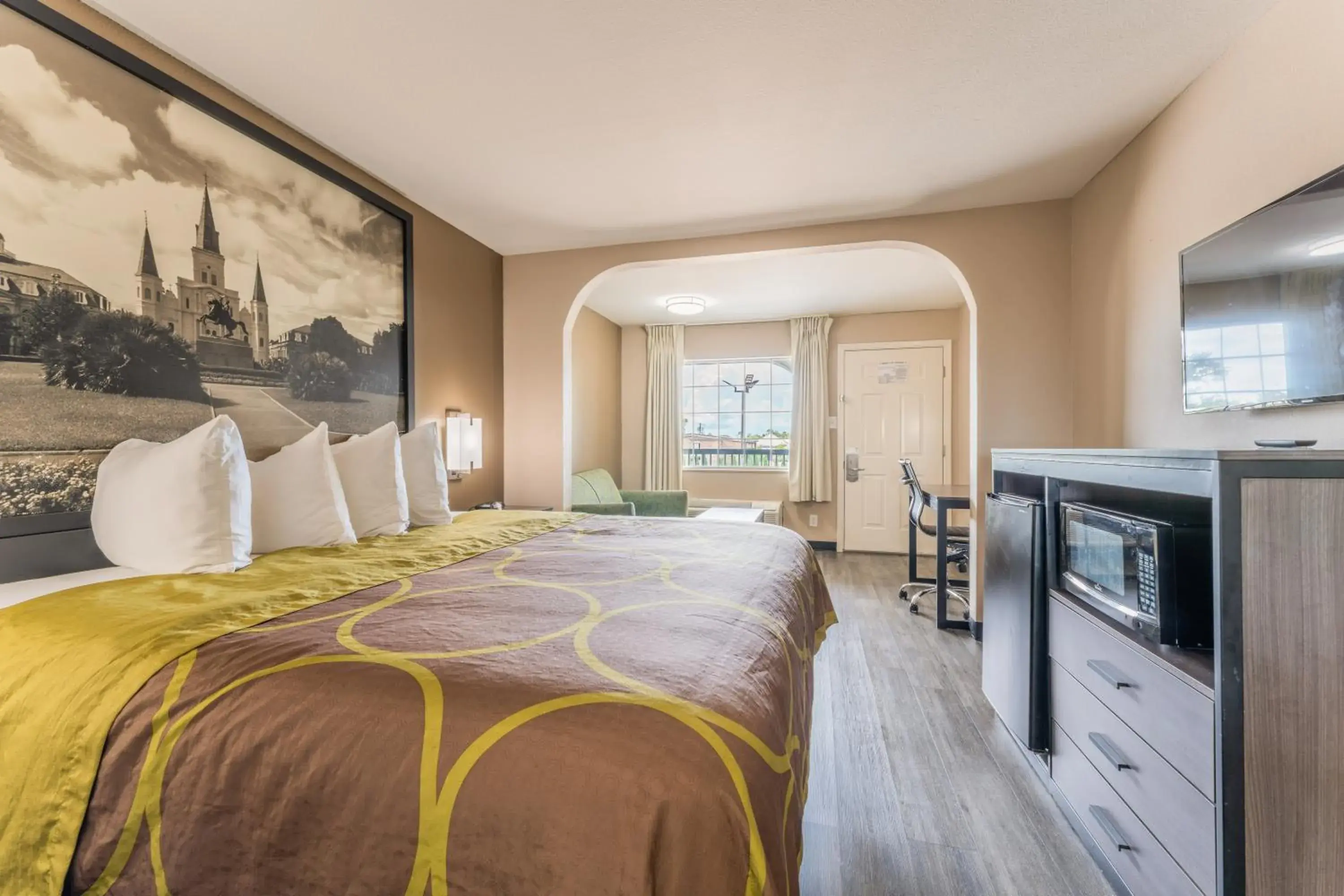 King Room - Smoking in Super 8 by Wyndham Lake Charles Northeast King Room - Smoking in Super 8 by Wyndham Lake Charles Northeast