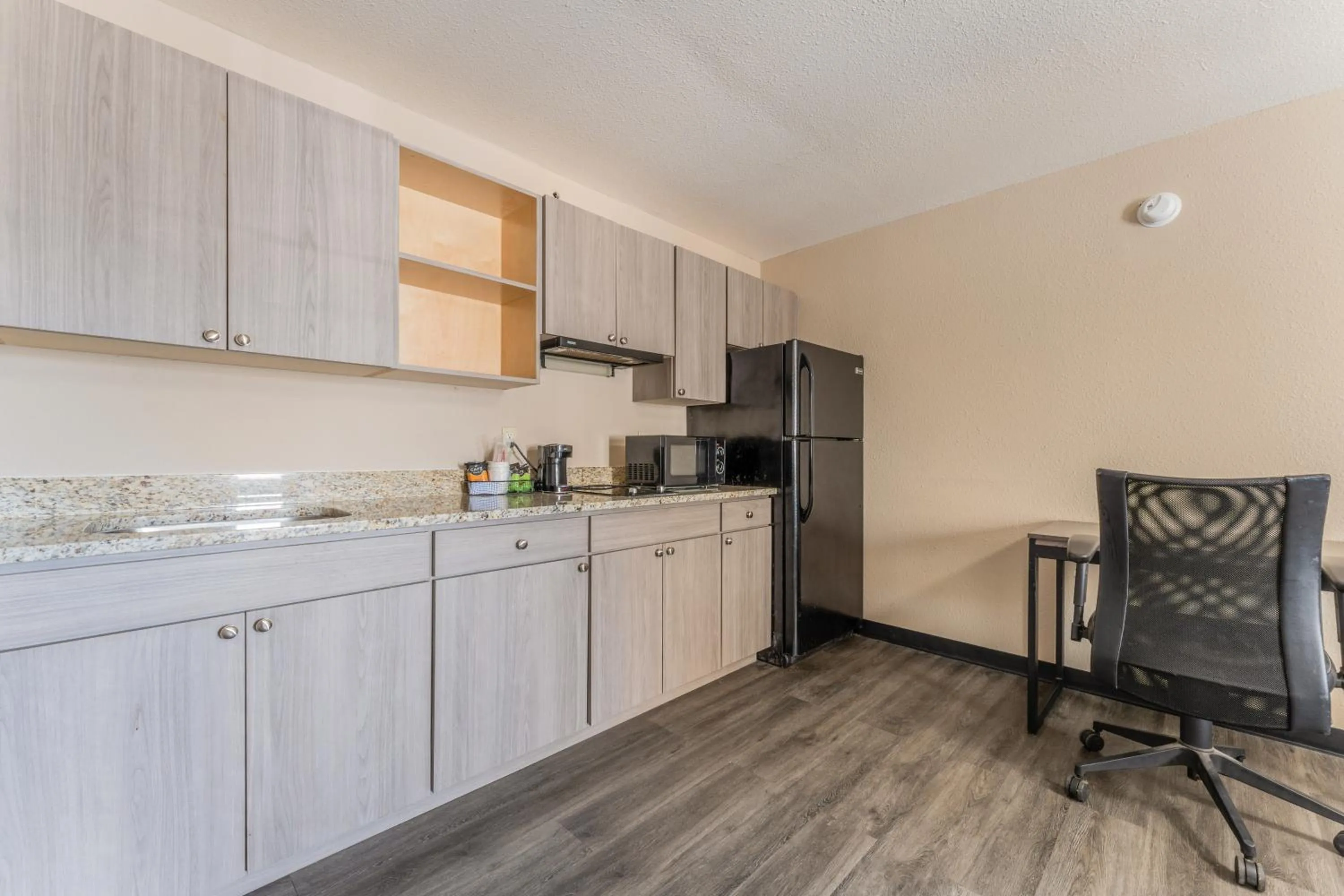 Kitchen or kitchenette in Super 8 by Wyndham Lake Charles Northeast
