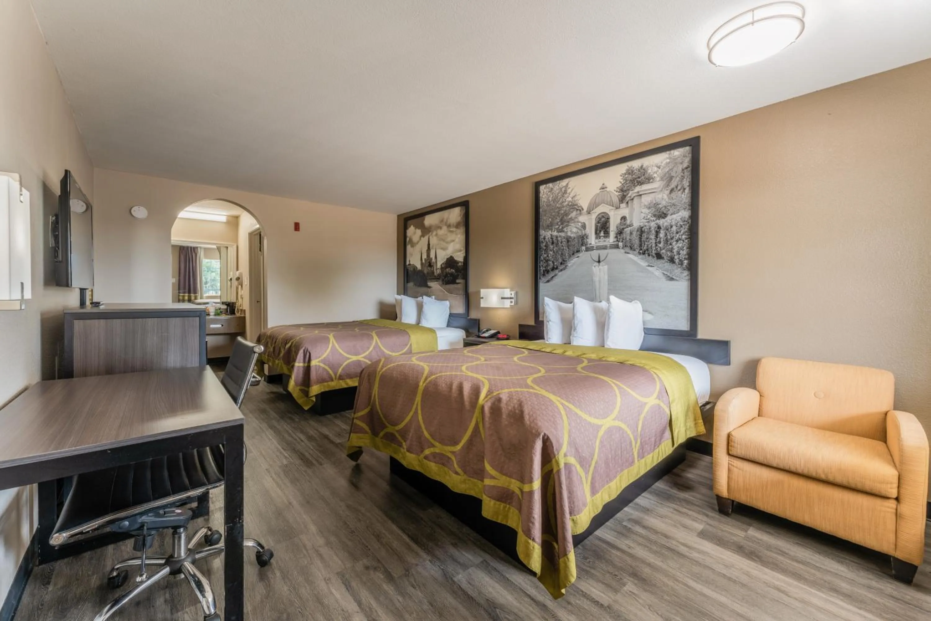 Bedroom, Bed in Super 8 by Wyndham Lake Charles Northeast