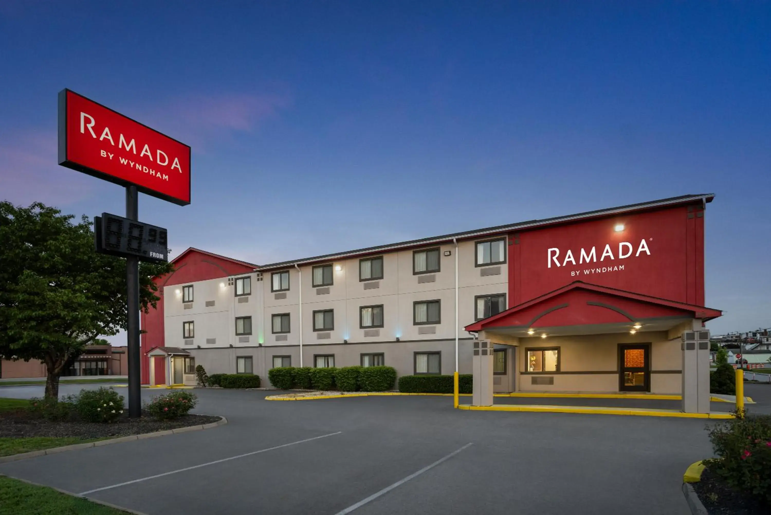 Property building in Ramada by Wyndham York Harrisburg Hershey Property building in Ramada by Wyndham York Harrisburg Hershey