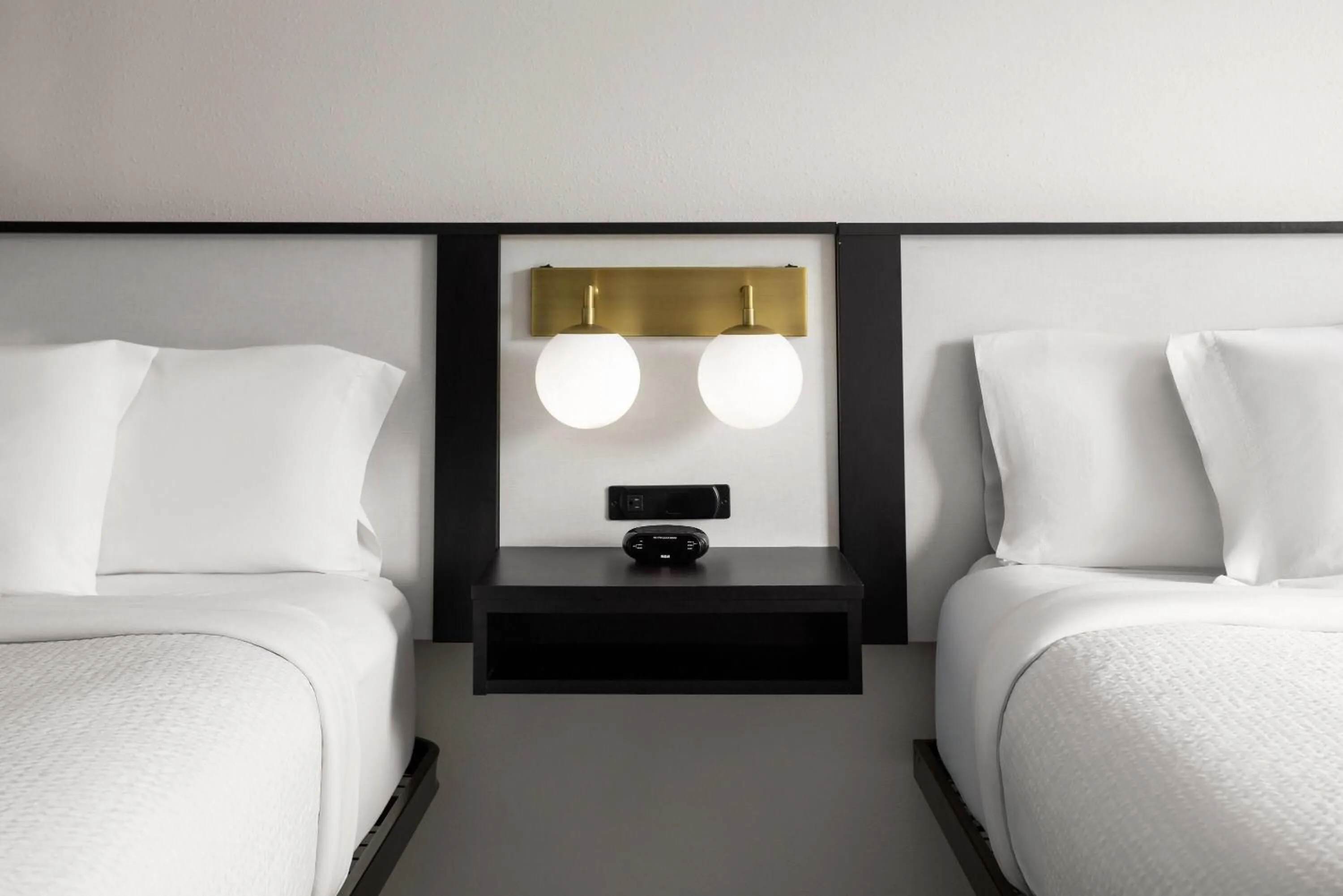 Photo of the whole room, Bed in Ramada by Wyndham York Harrisburg Hershey