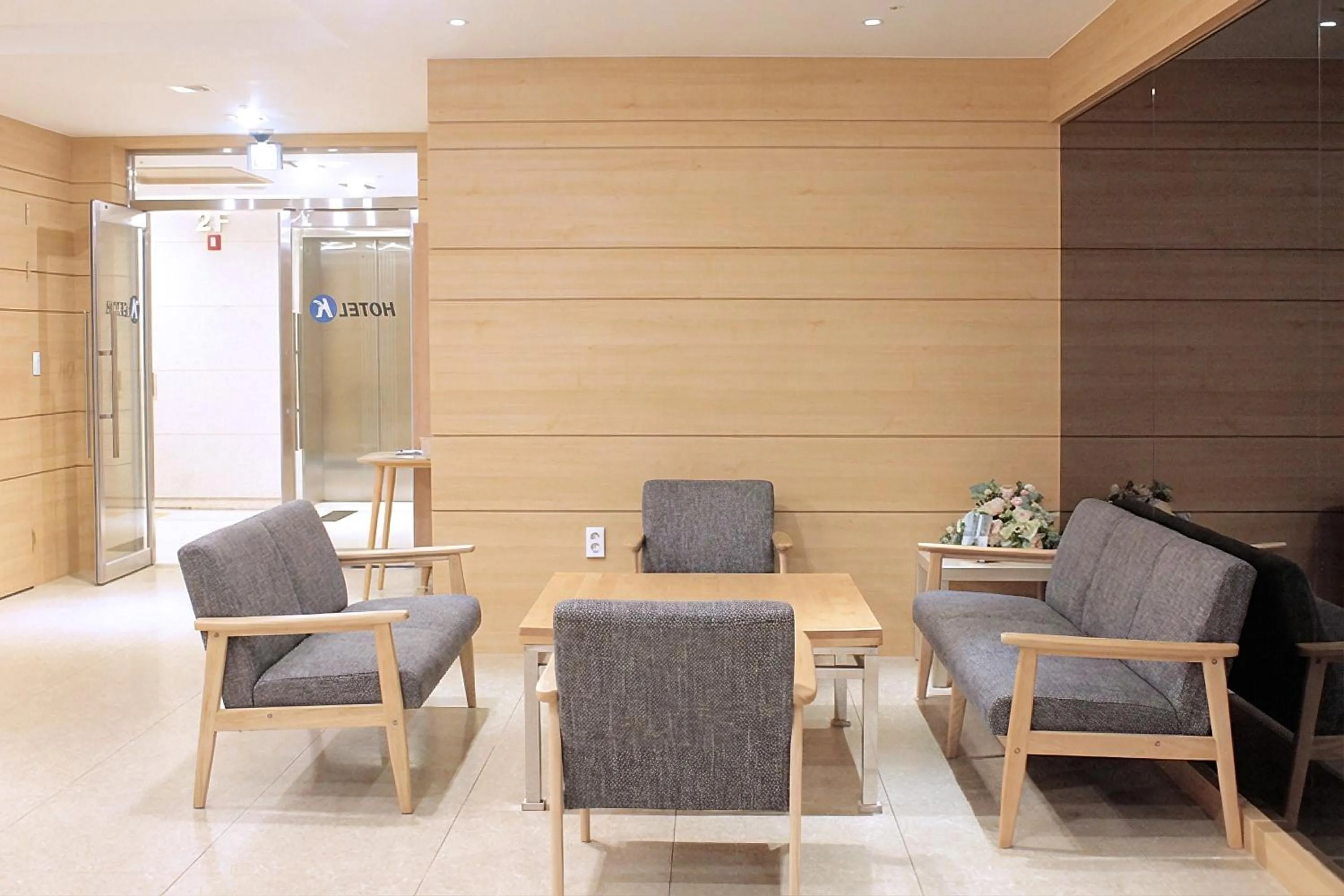 Communal lounge/ TV room in Residence Hotel K Okpo