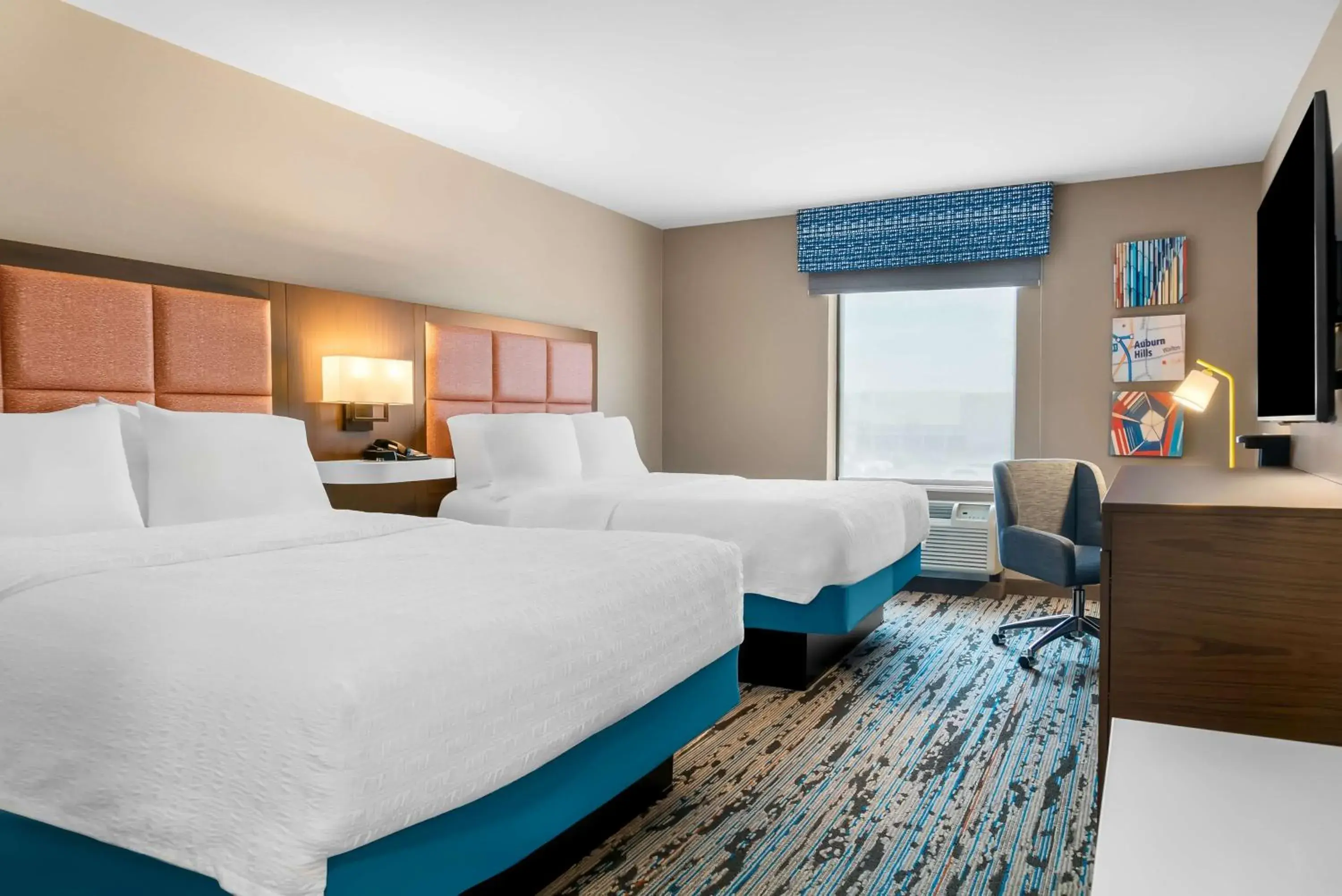 Bed in Hampton Inn Detroit/Auburn Hills-North Bed in Hampton Inn Detroit/Auburn Hills-North