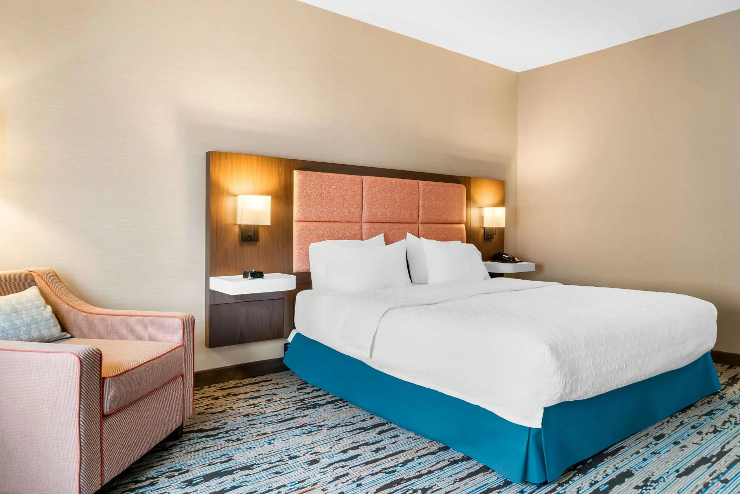 Bed in Hampton Inn Detroit/Auburn Hills-North