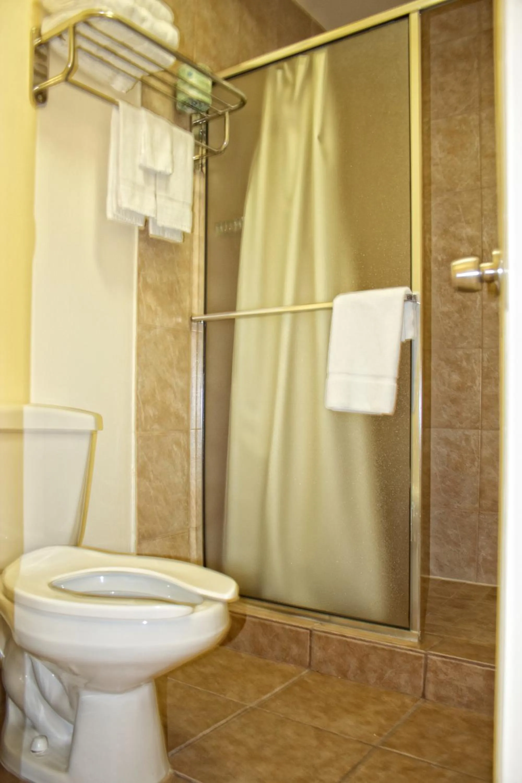 Bathroom in Whispering Palms Inn