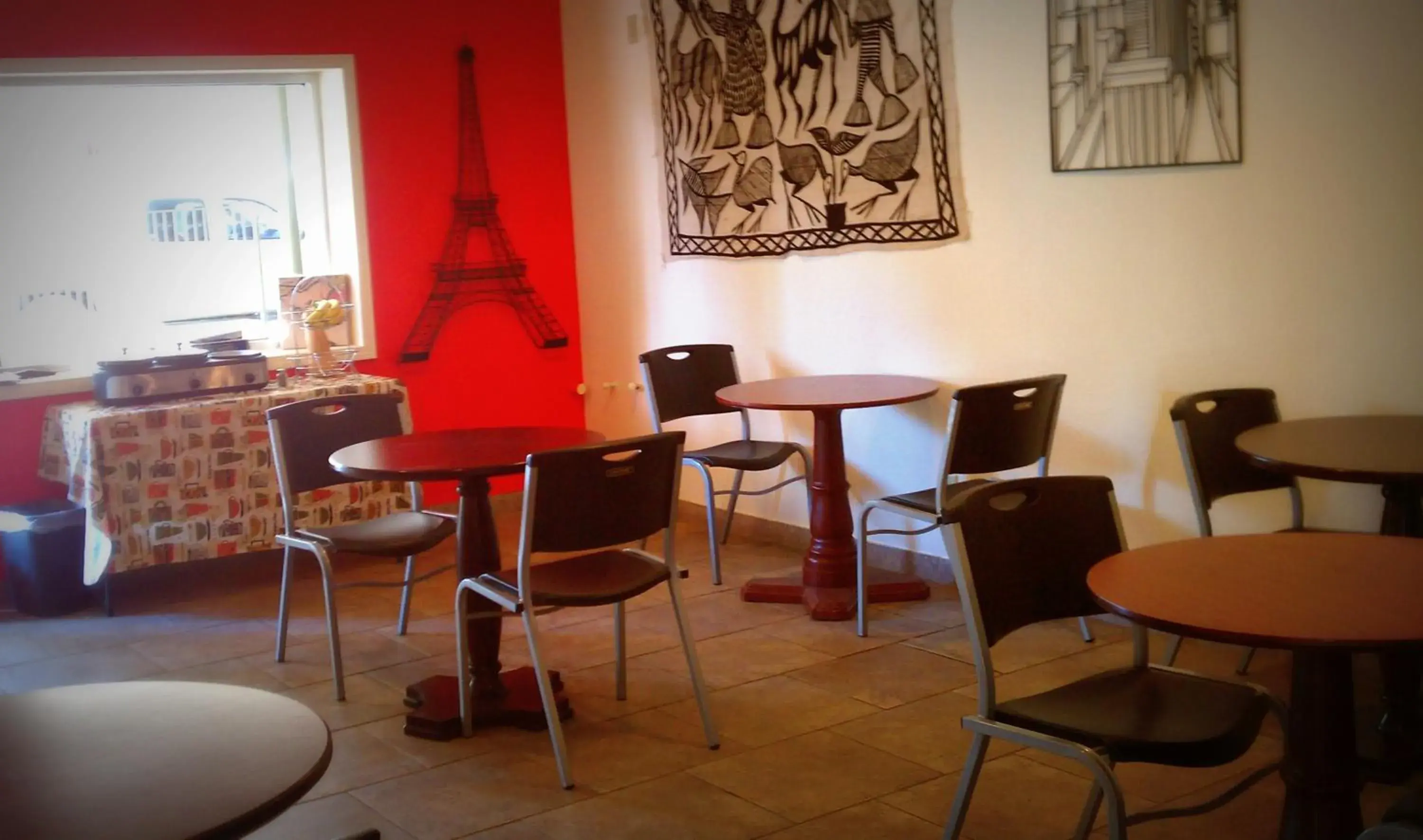 Restaurant/places to eat in Whispering Palms Inn Restaurant/places to eat in Whispering Palms Inn