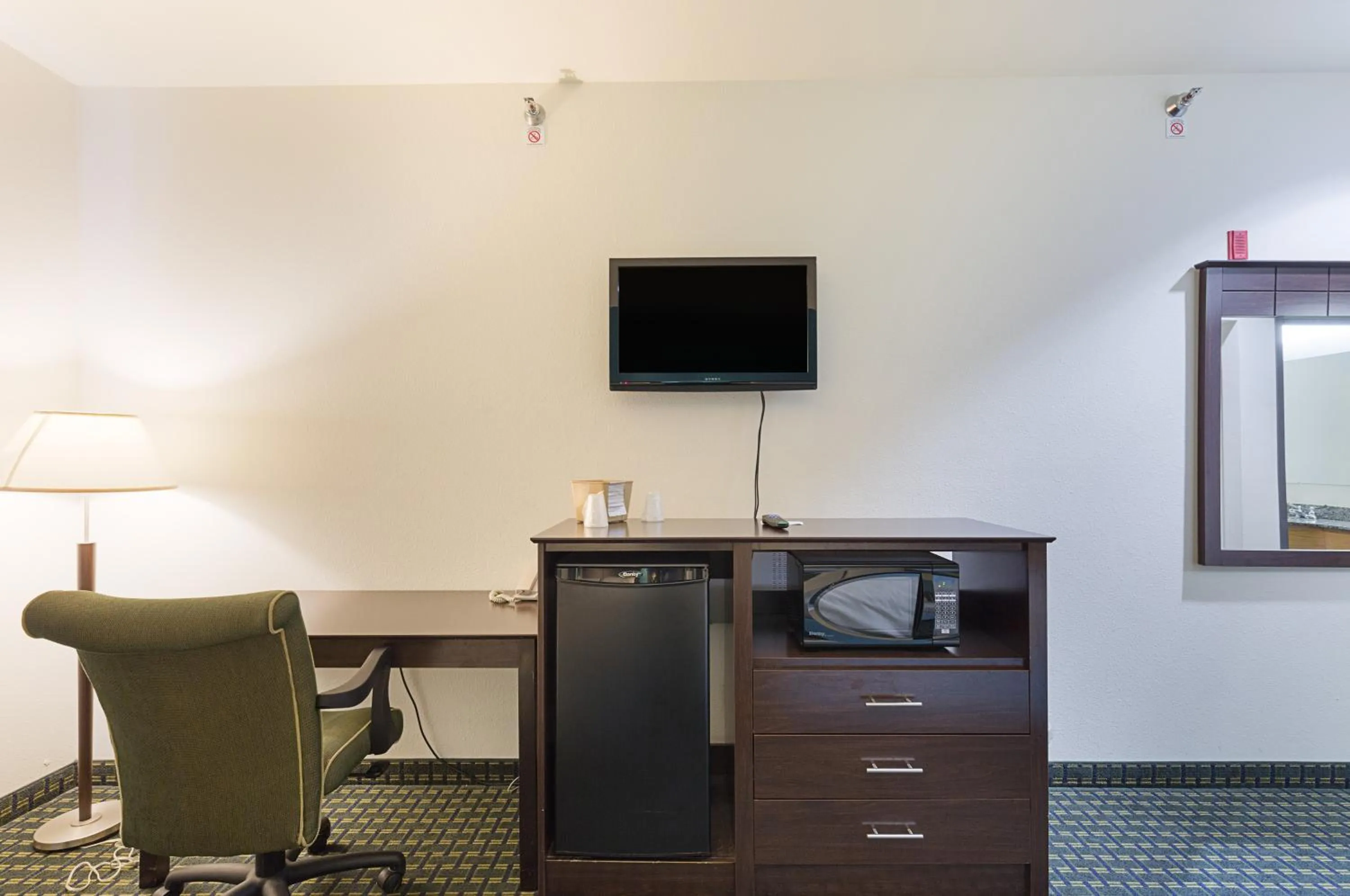 Bedroom in Budget Inn Ganado