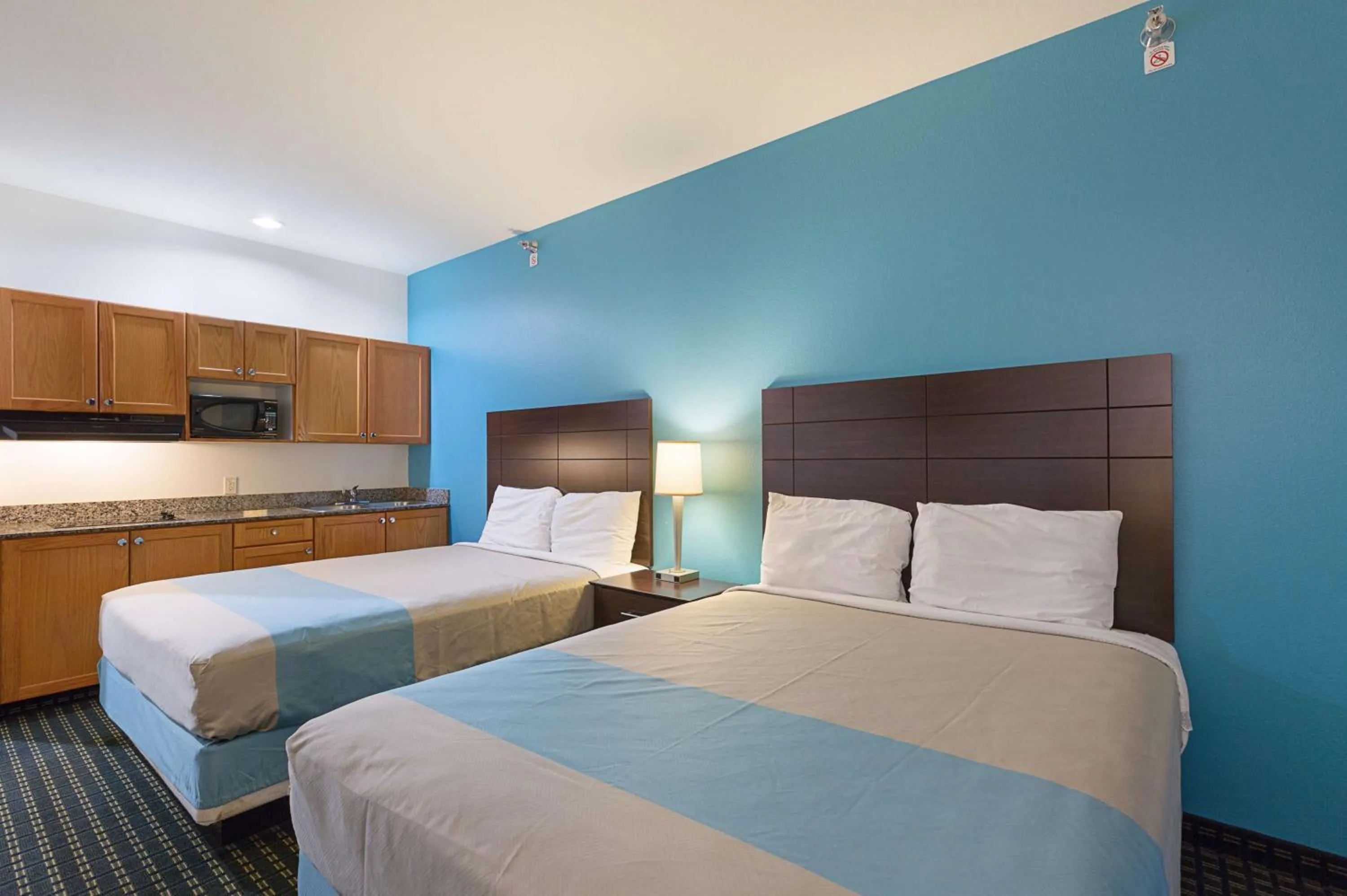 Photo of the whole room, Bed in Budget Inn Ganado