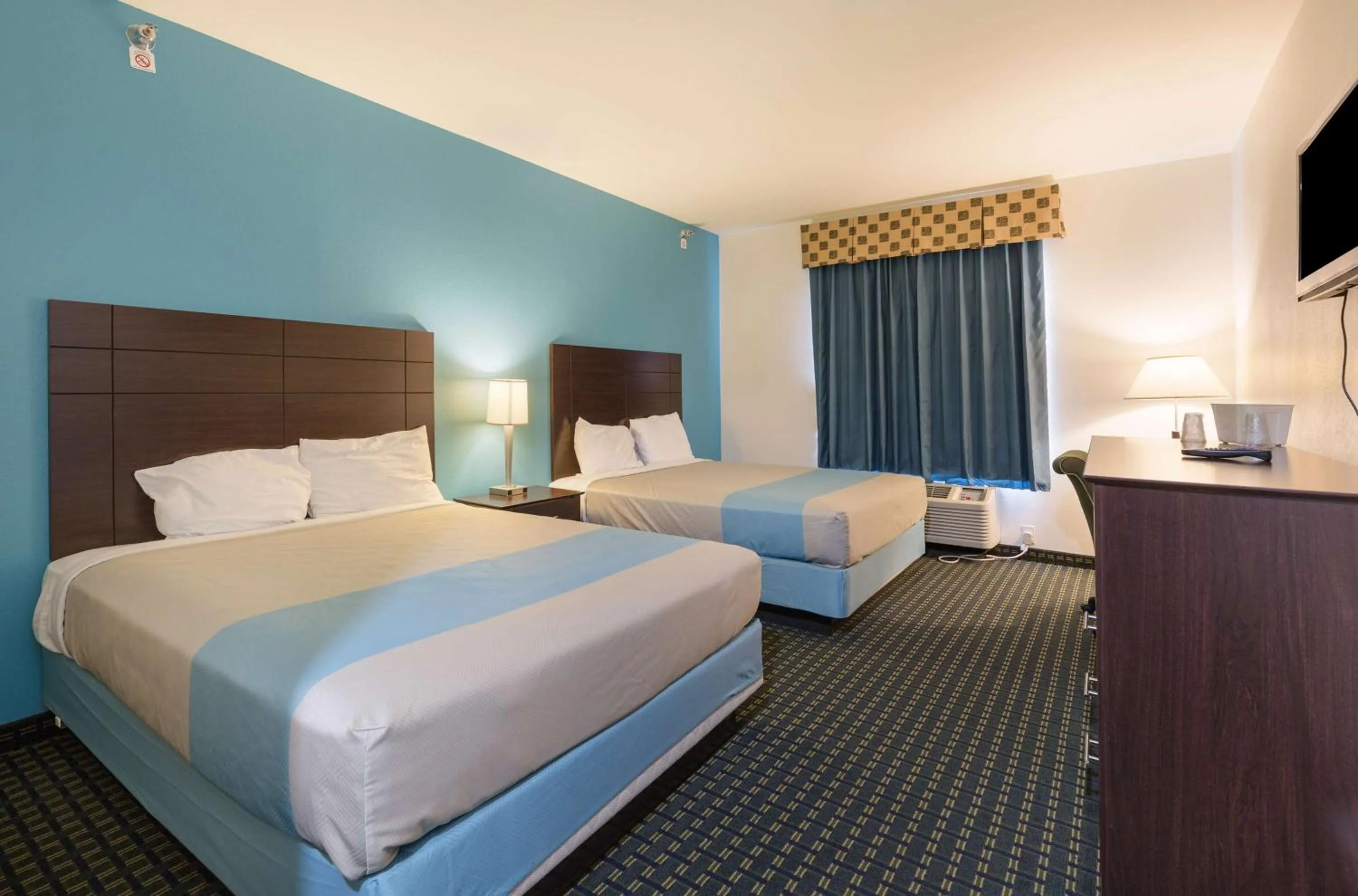 Photo of the whole room, Bed in Budget Inn Ganado