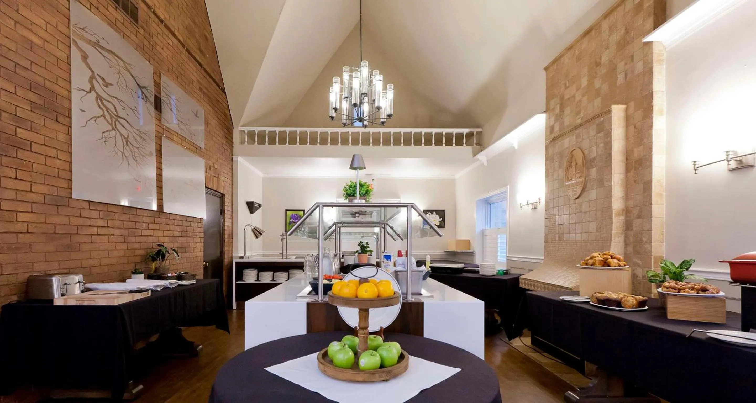 Restaurant/places to eat in Elm Hurst Inn & Spa