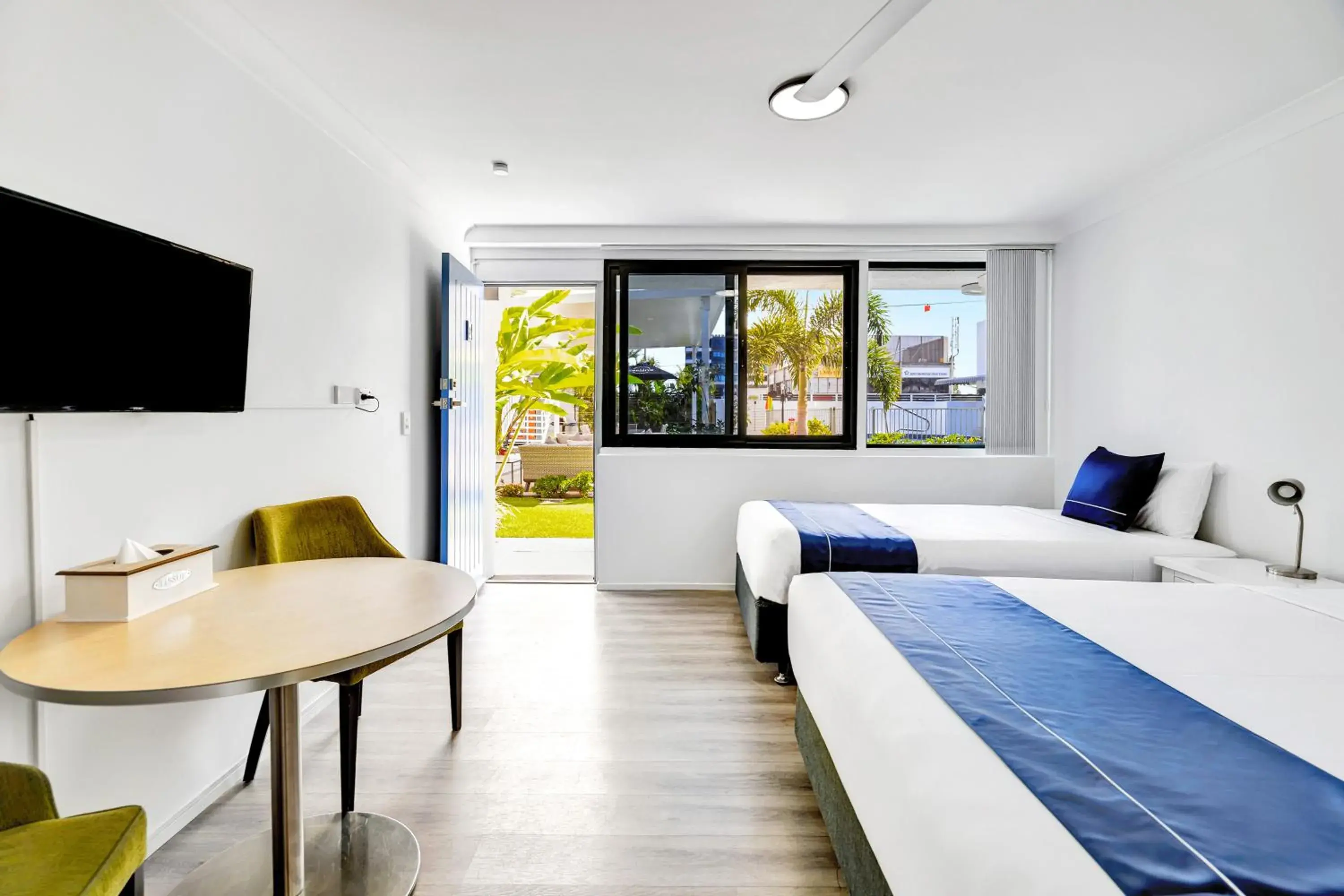 Bed in Montego Mermaid Beach Motel Bed in Montego Mermaid Beach Motel