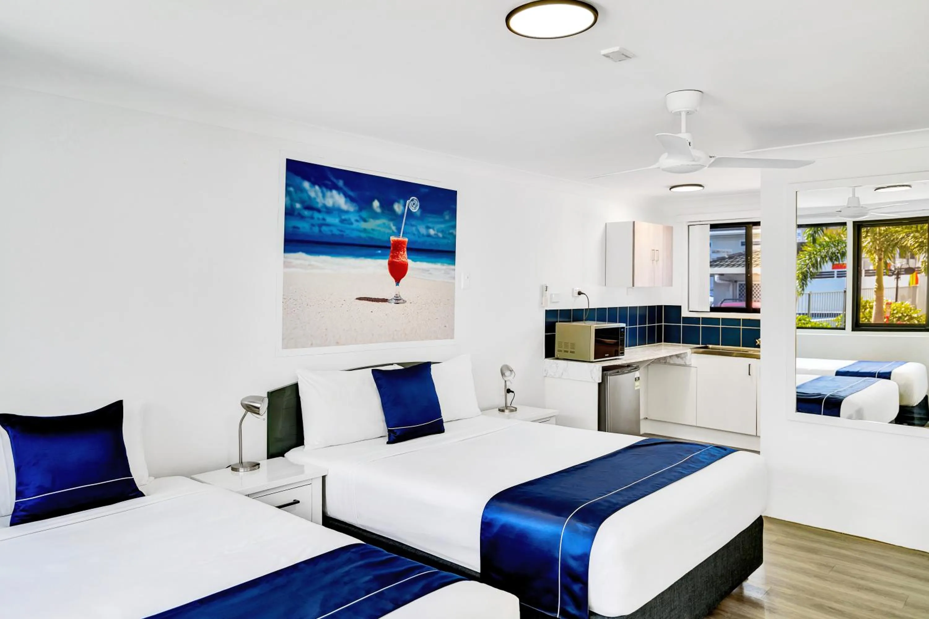 Bed in Montego Mermaid Beach Motel