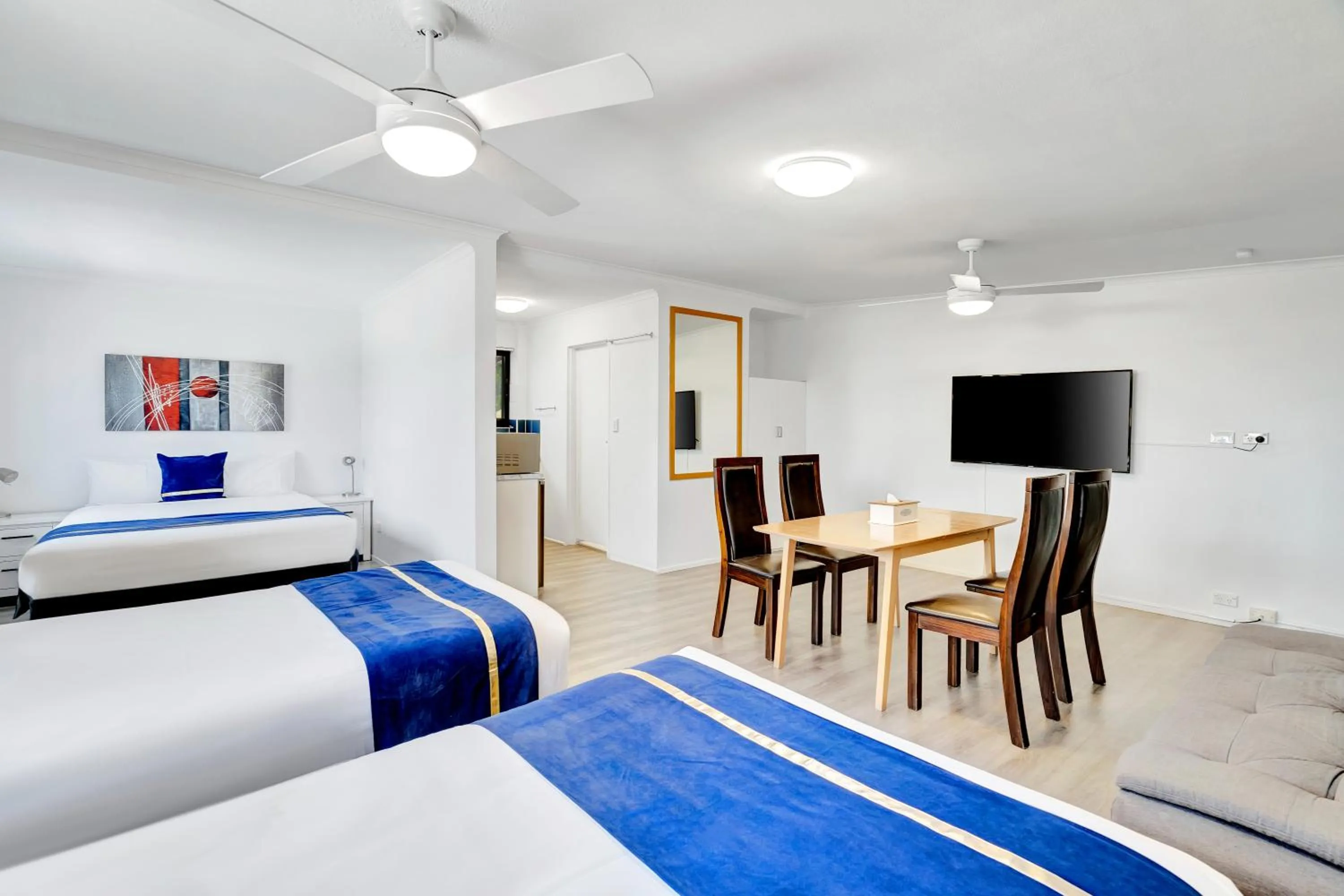 Bed in Montego Mermaid Beach Motel