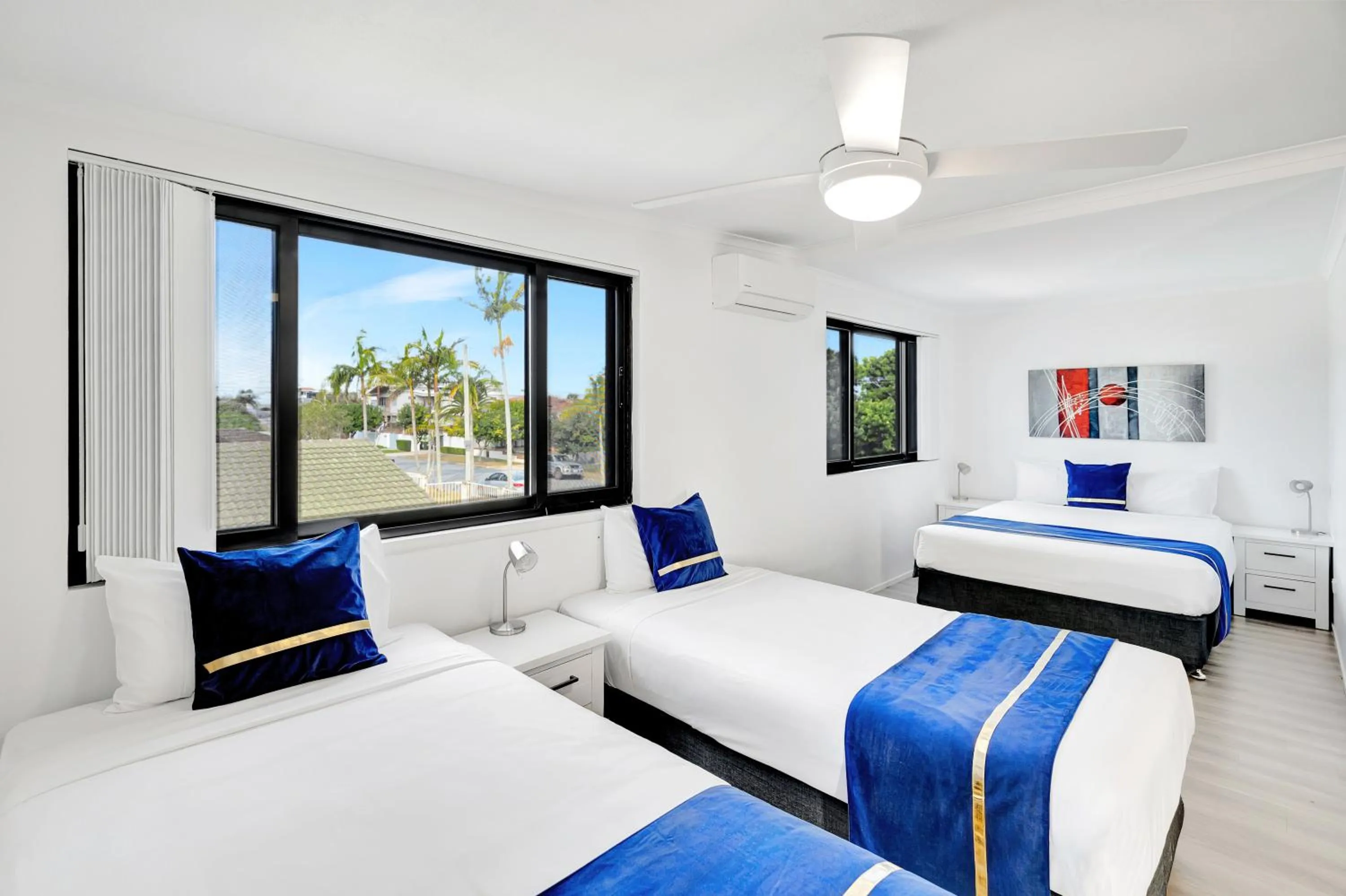 Bed in Montego Mermaid Beach Motel