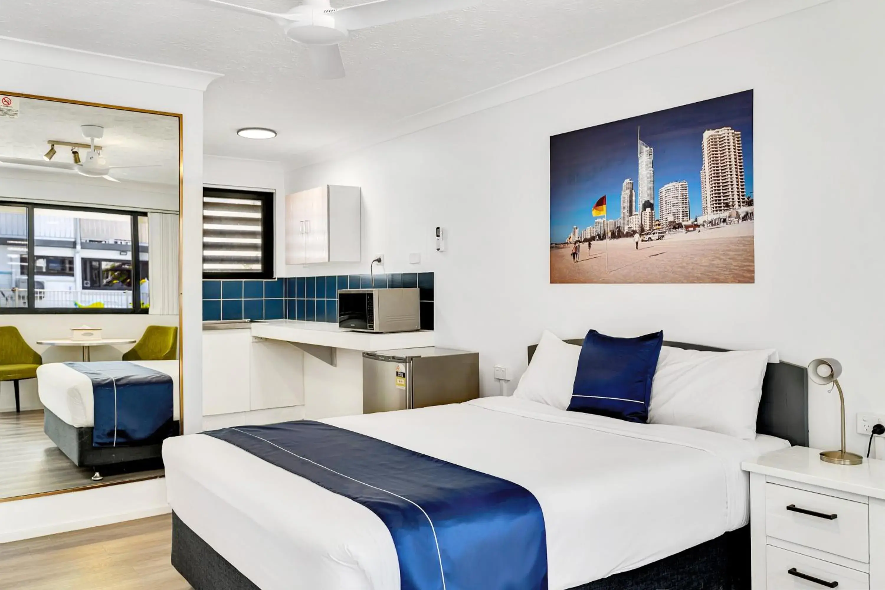 Bed in Montego Mermaid Beach Motel Bed in Montego Mermaid Beach Motel