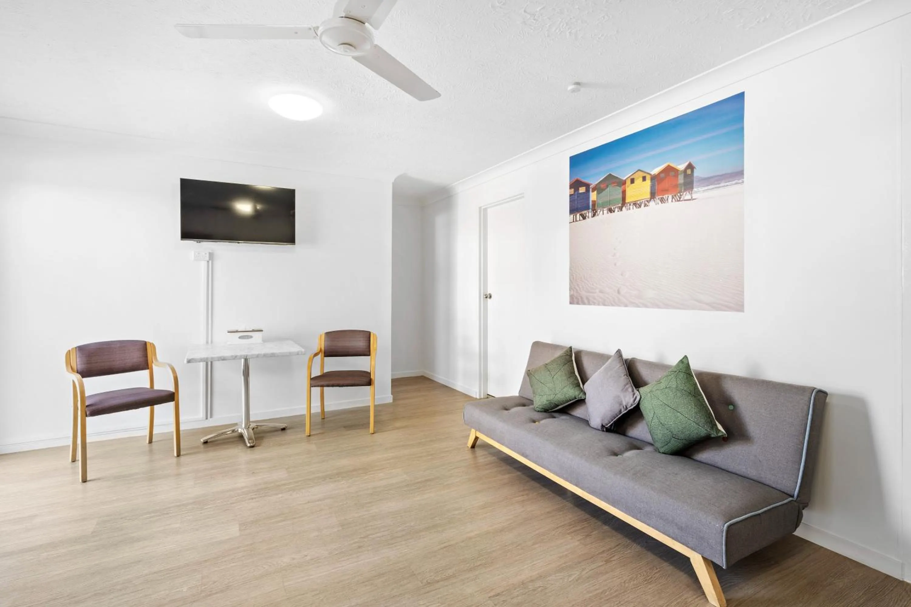 Living room in Montego Mermaid Beach Motel