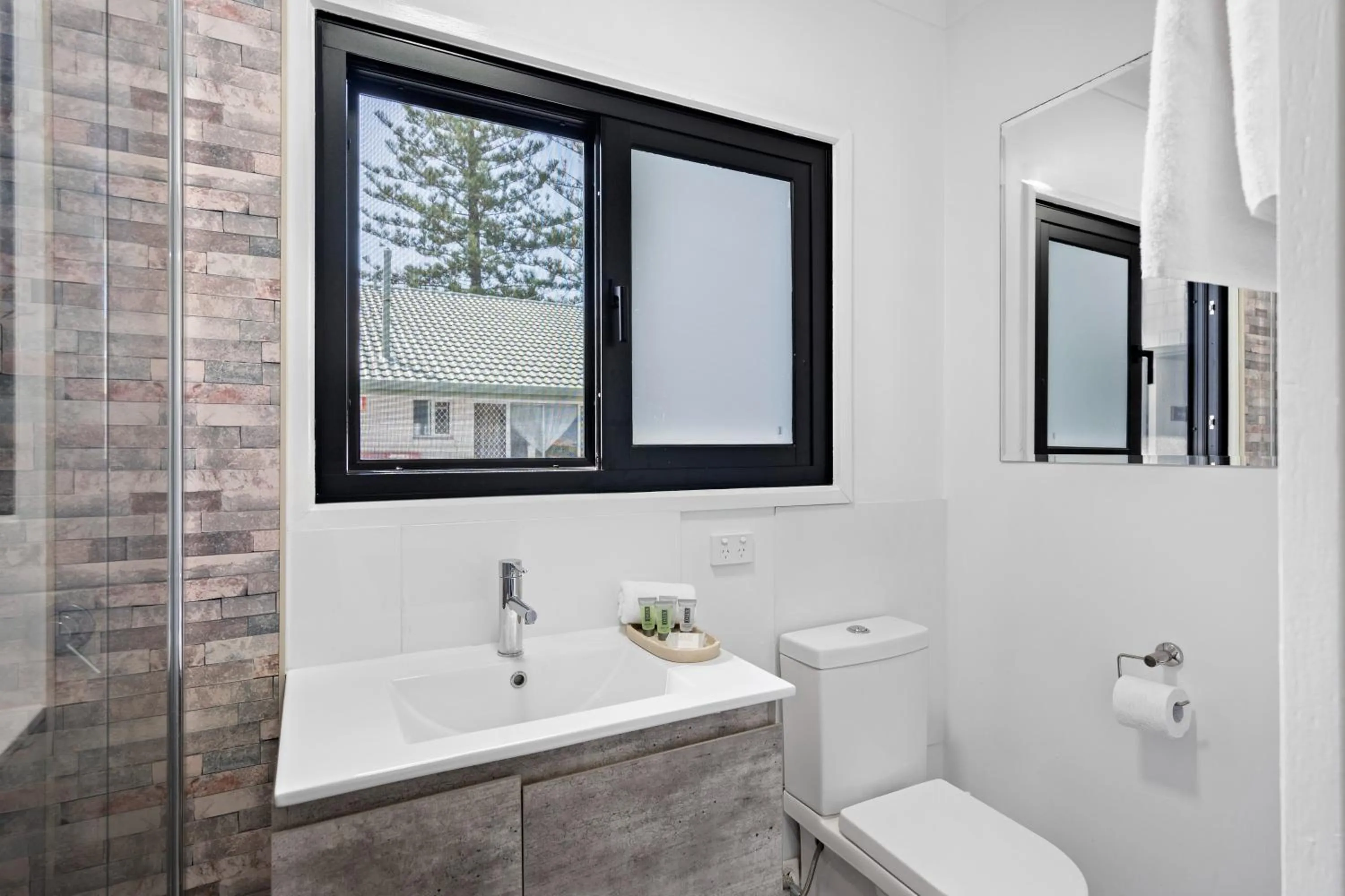 Toilet in Montego Mermaid Beach Motel