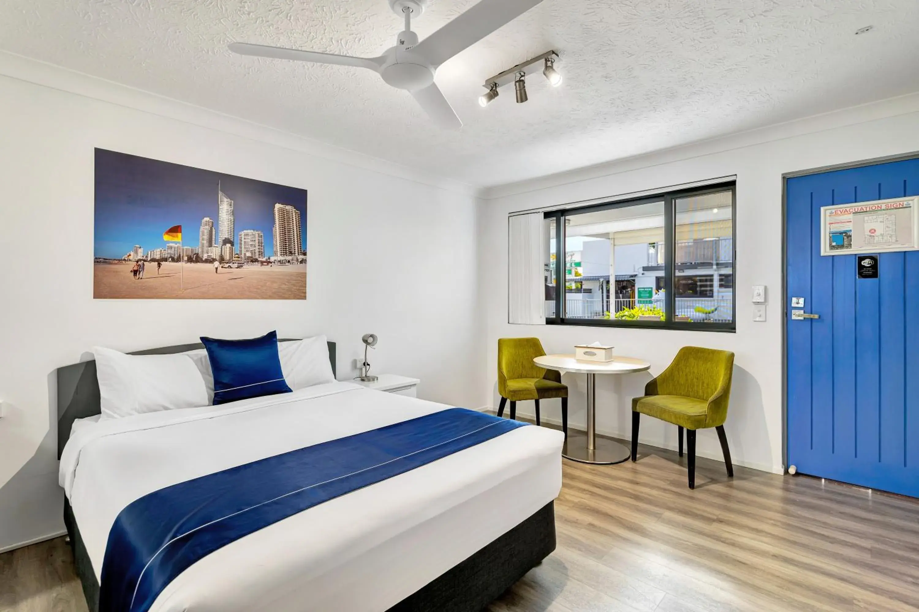 Bed in Montego Mermaid Beach Motel Bed in Montego Mermaid Beach Motel