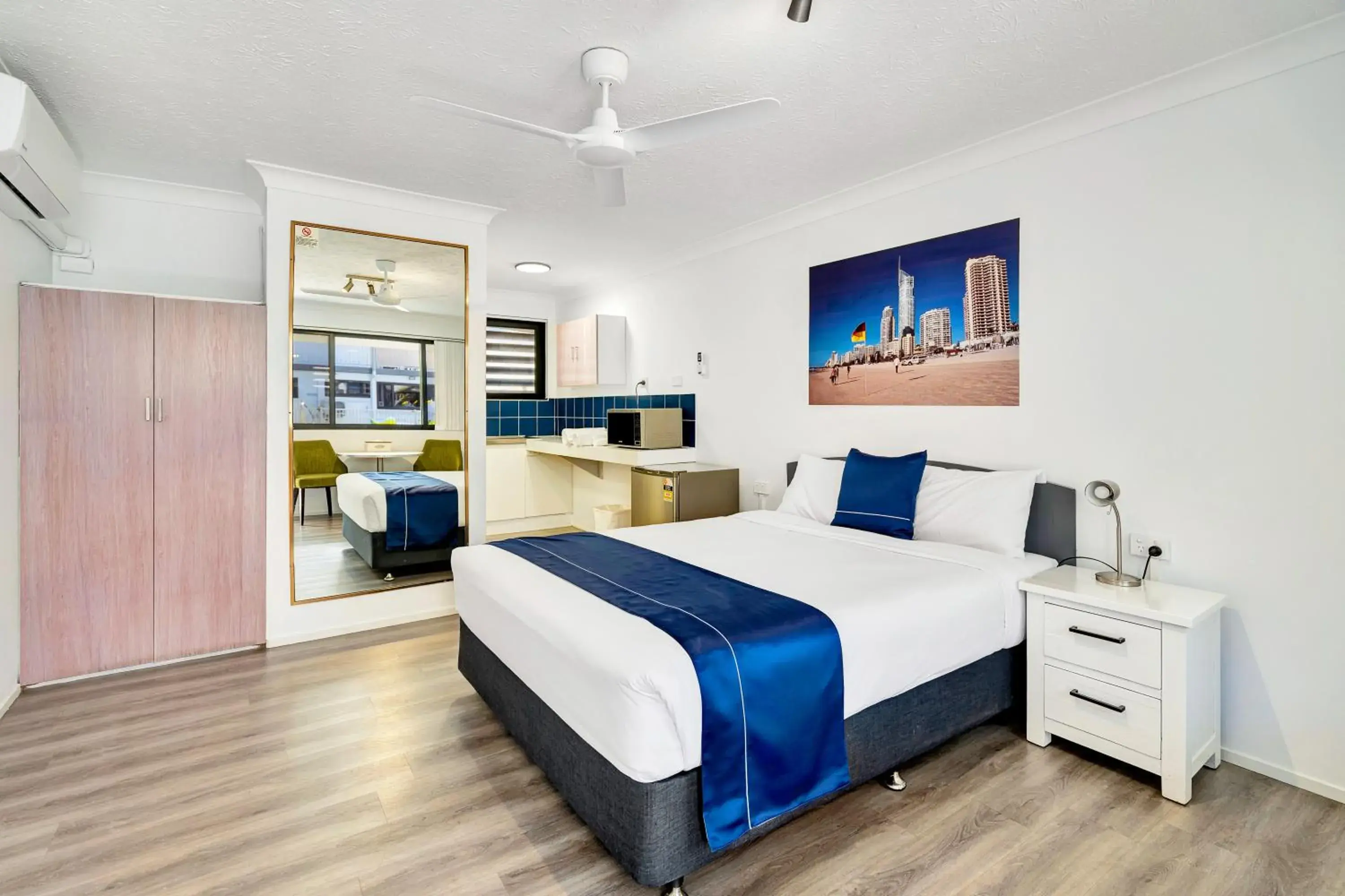 Bed in Montego Mermaid Beach Motel Bed in Montego Mermaid Beach Motel