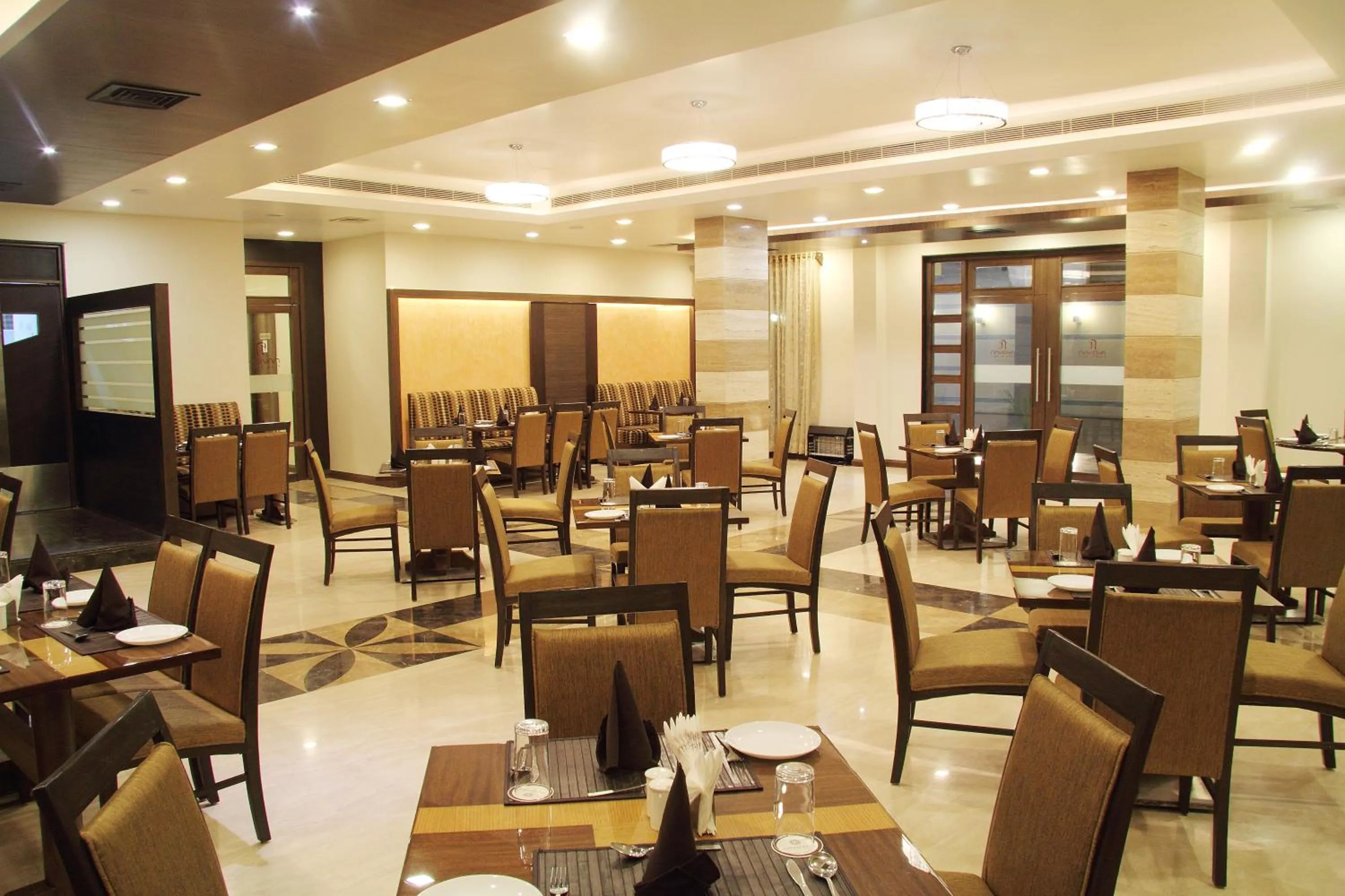 Restaurant/places to eat in Amantra Comfort Hotel