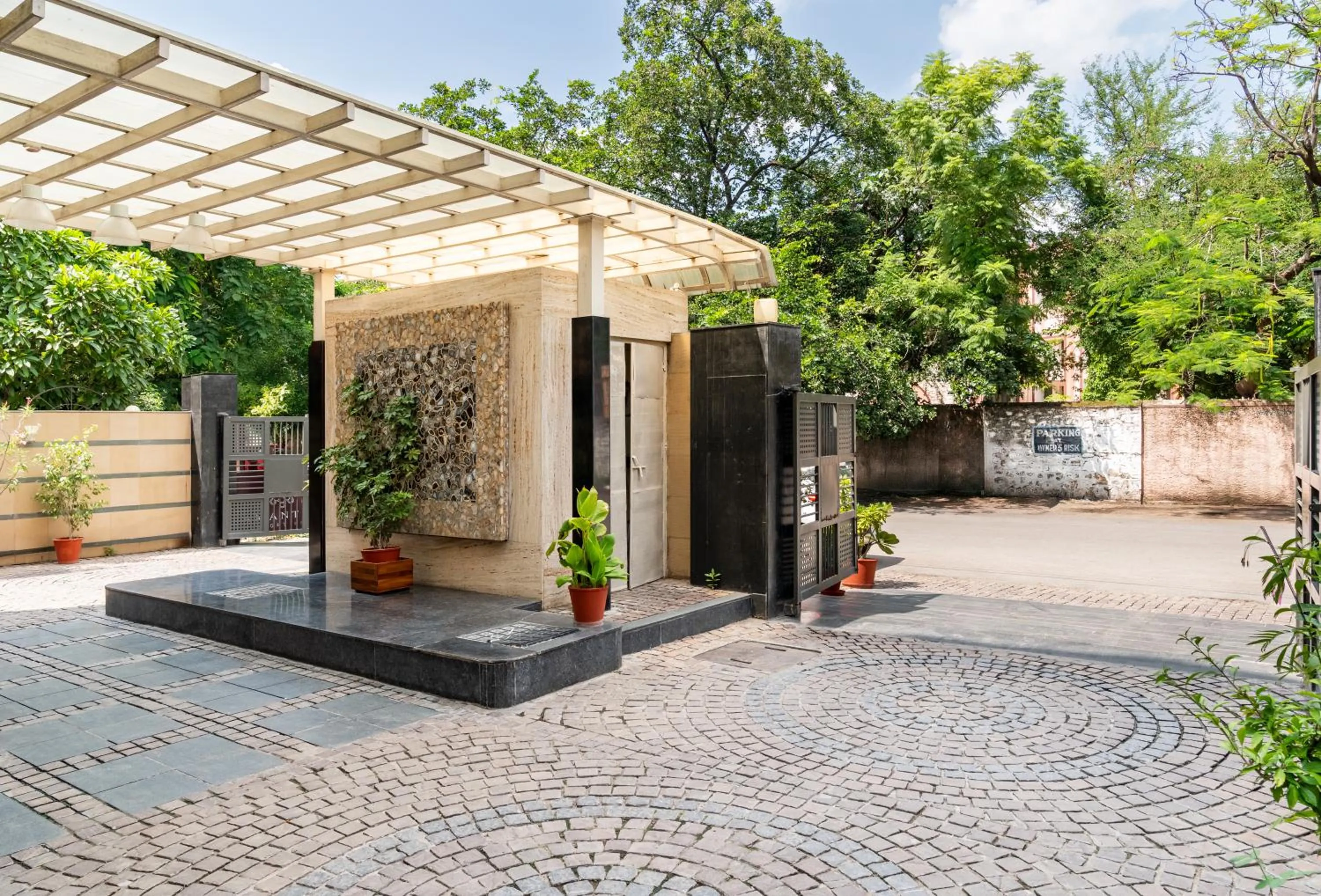 Facade/entrance in Amantra Comfort Hotel