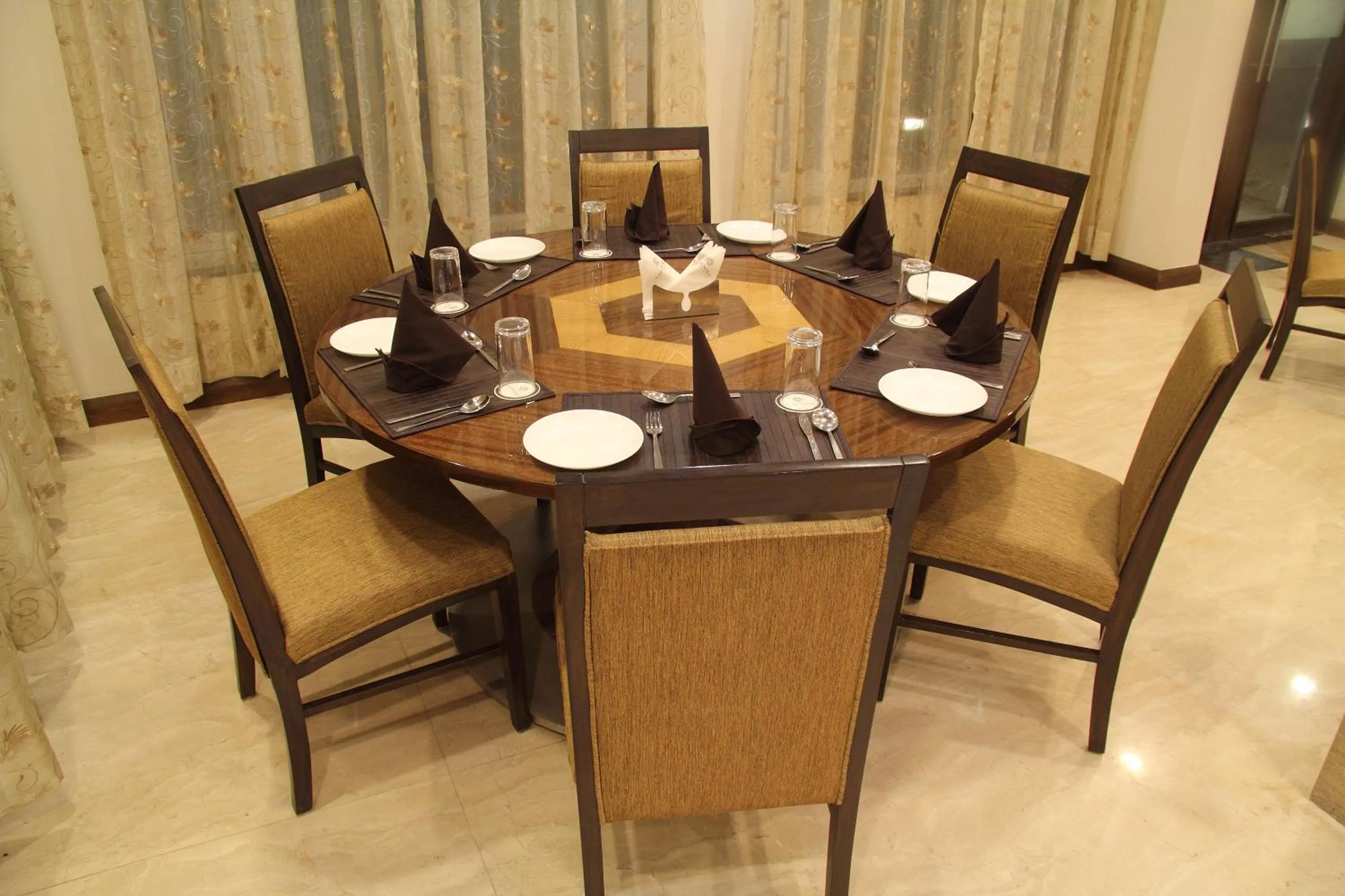 Restaurant/places to eat in Amantra Comfort Hotel