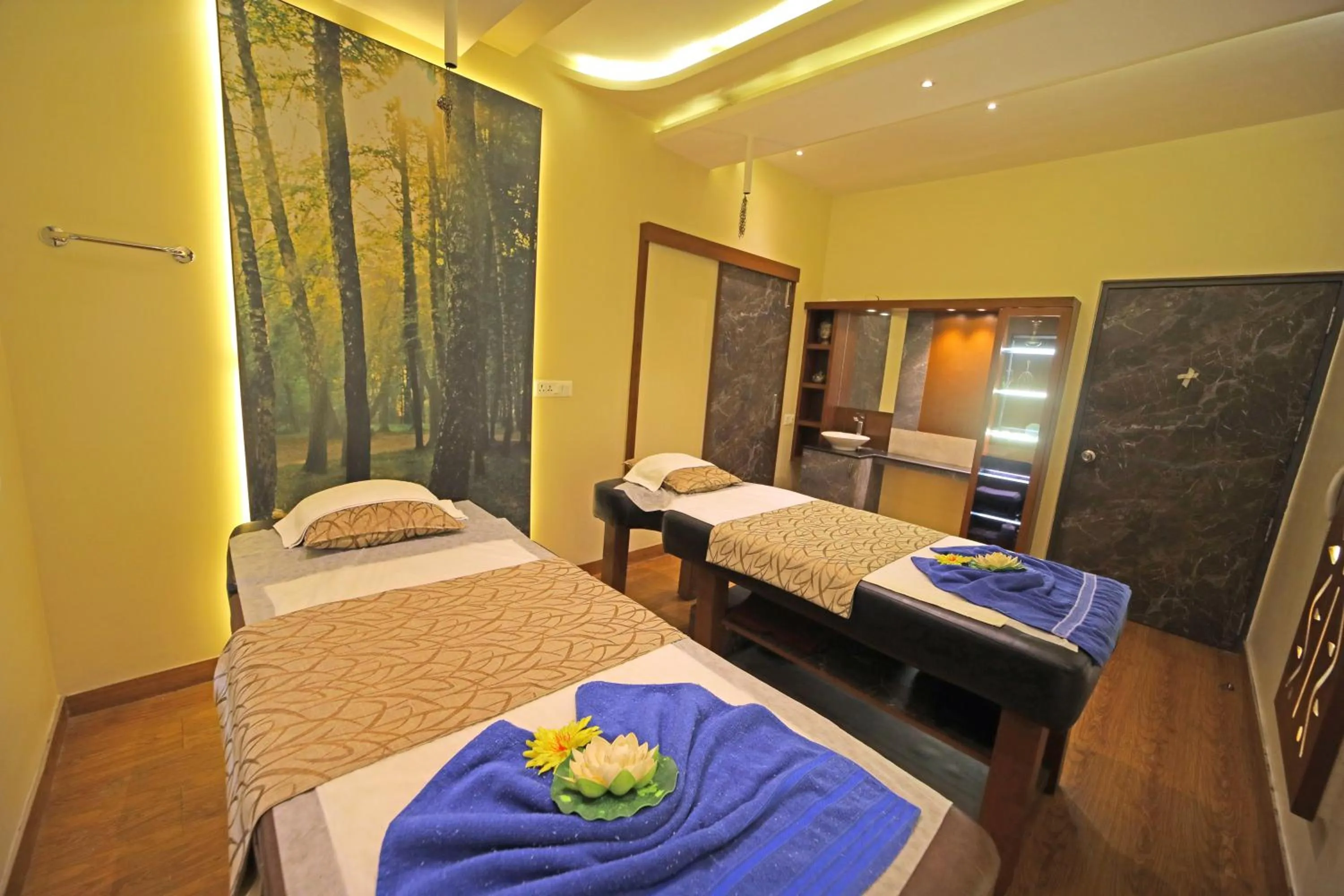 Spa and wellness centre/facilities, Bed in Amantra Comfort Hotel