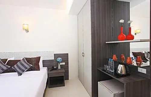 Bedroom, Coffee/Tea Facilities in The Zen Hotel Pattaya