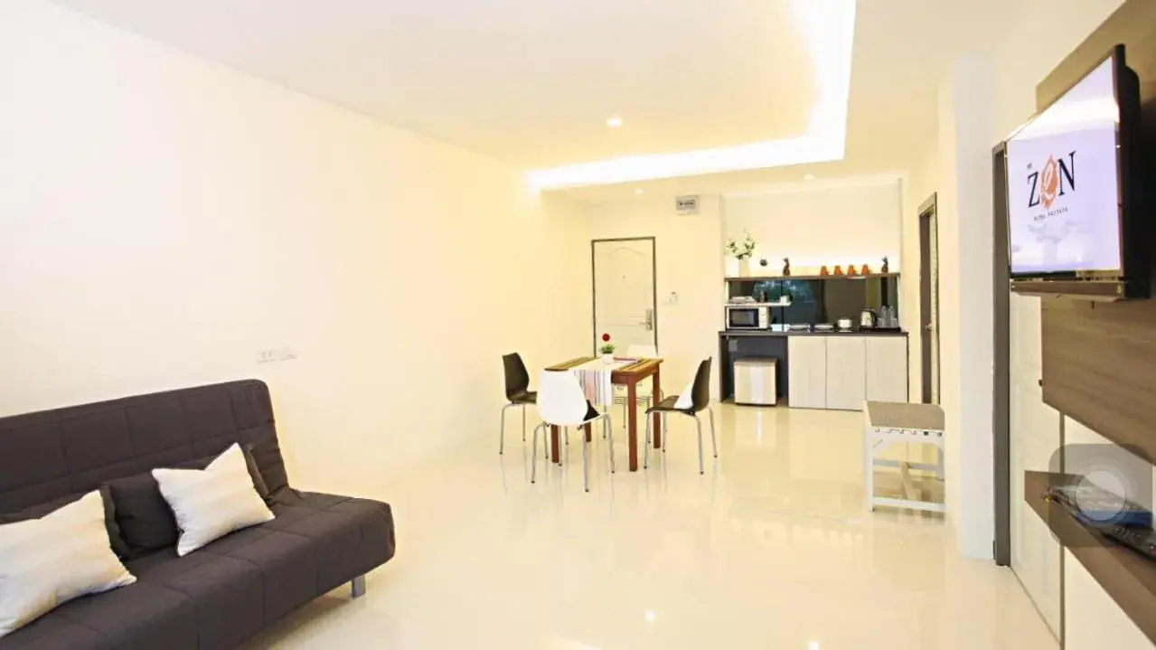 Living room, Lounge/Bar in The Zen Hotel Pattaya